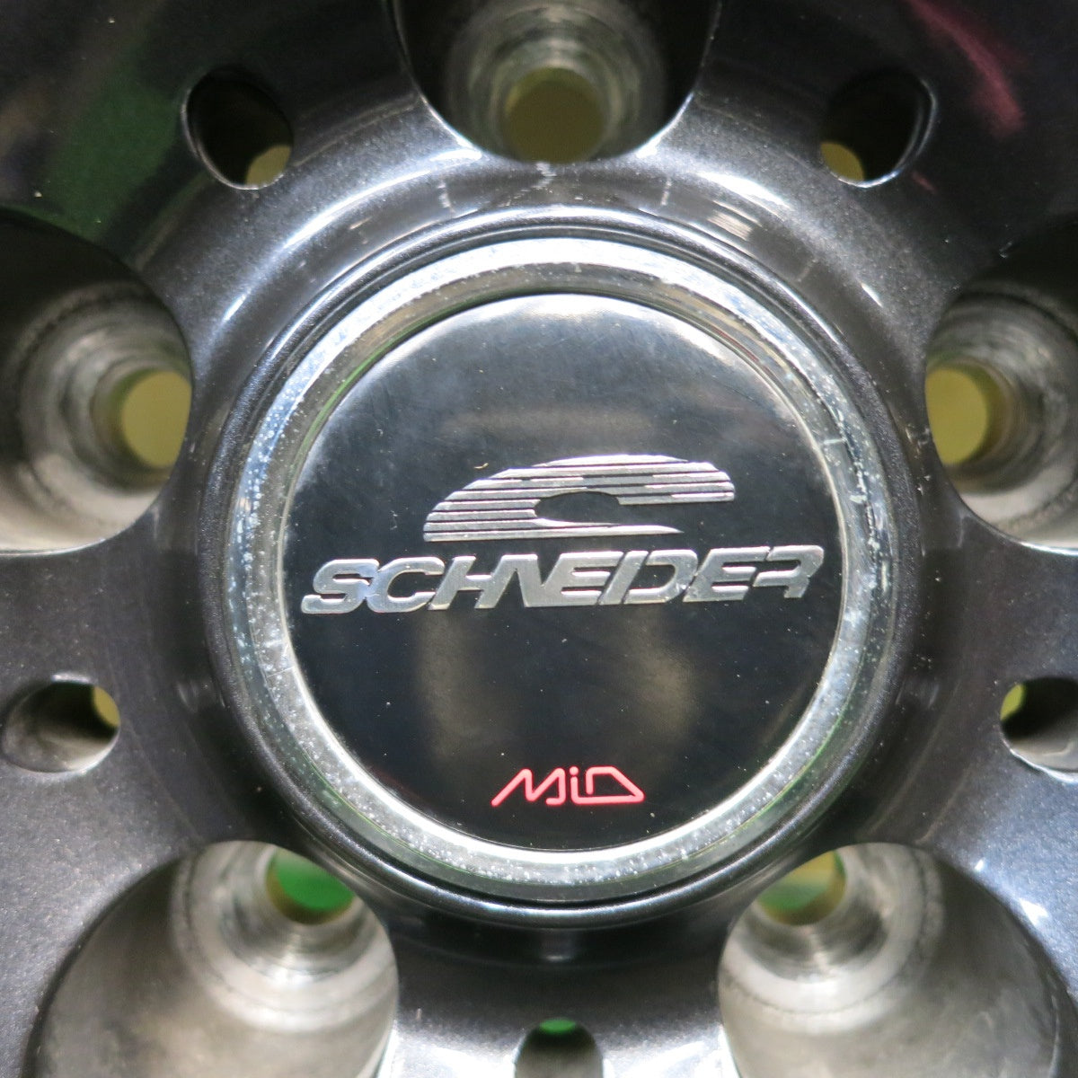 バリ溝！21年！キレイ！9.5分以上★スタッドレス 225/65R17 グッドイヤー アイスナビ SUV SCHNEIDER MiD シュナイダー 17インチ PCD114.3/5H★5121414HAス
