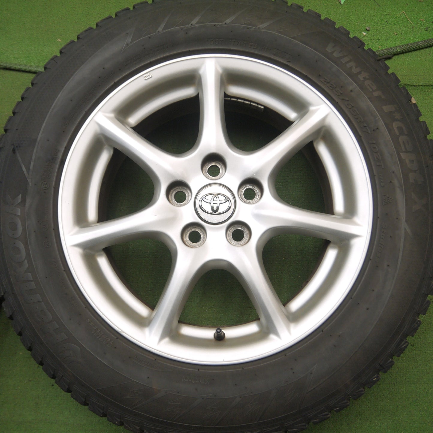 *送料無料* バリ溝！22年！9.5分★トヨタ 50系 エスティマ 純正 225/65R17 スタッドレス ハンコック ウインター アイセプトX PCD114.3/5H★4070105Hス