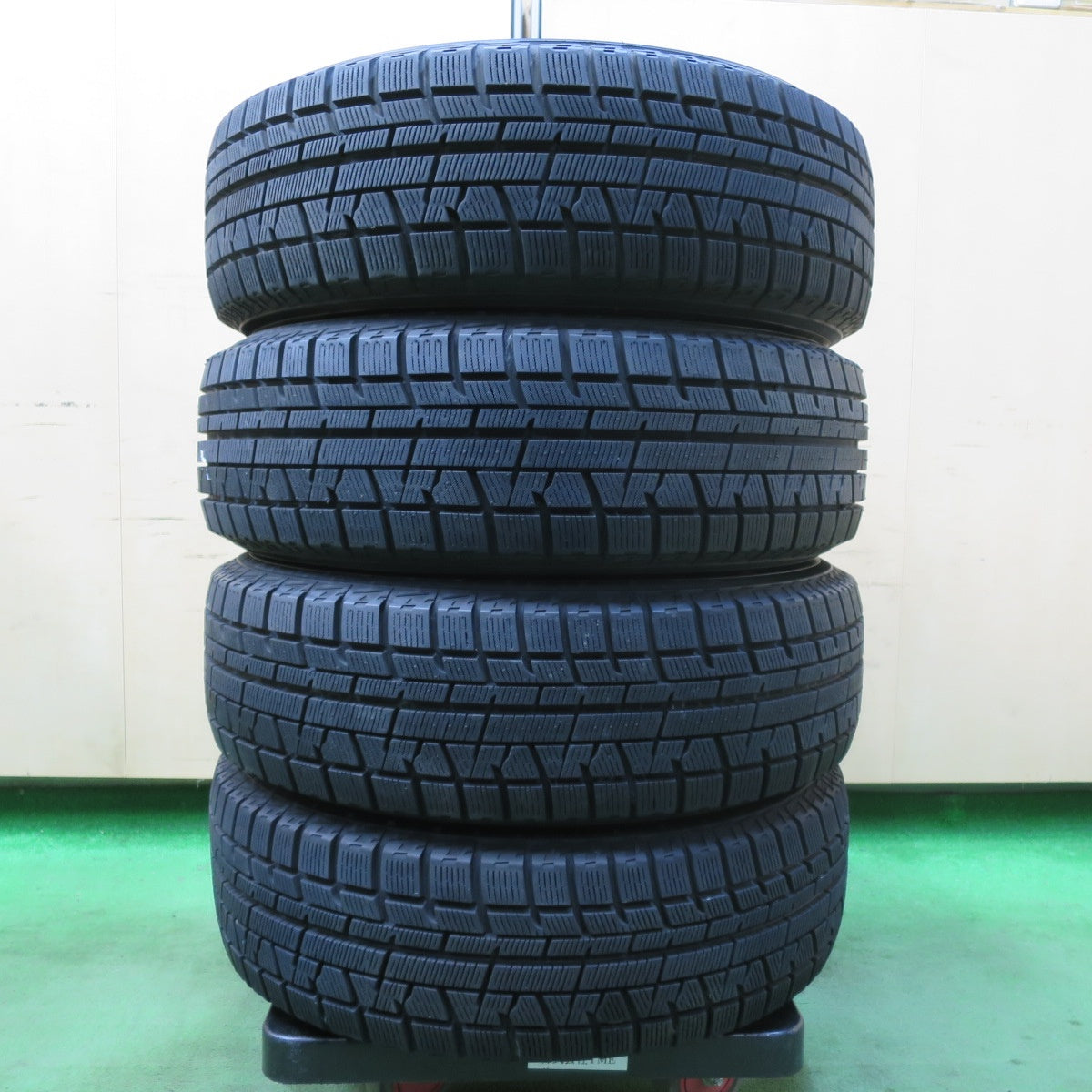 [送料無料] バリ溝！ほぼ10分★スタッドレス 195/65R15 ヨコハマ アイスガード iG50 プラス タイヤ 15インチ プリウス ノア ヴォクシー 等★5021405イスタ