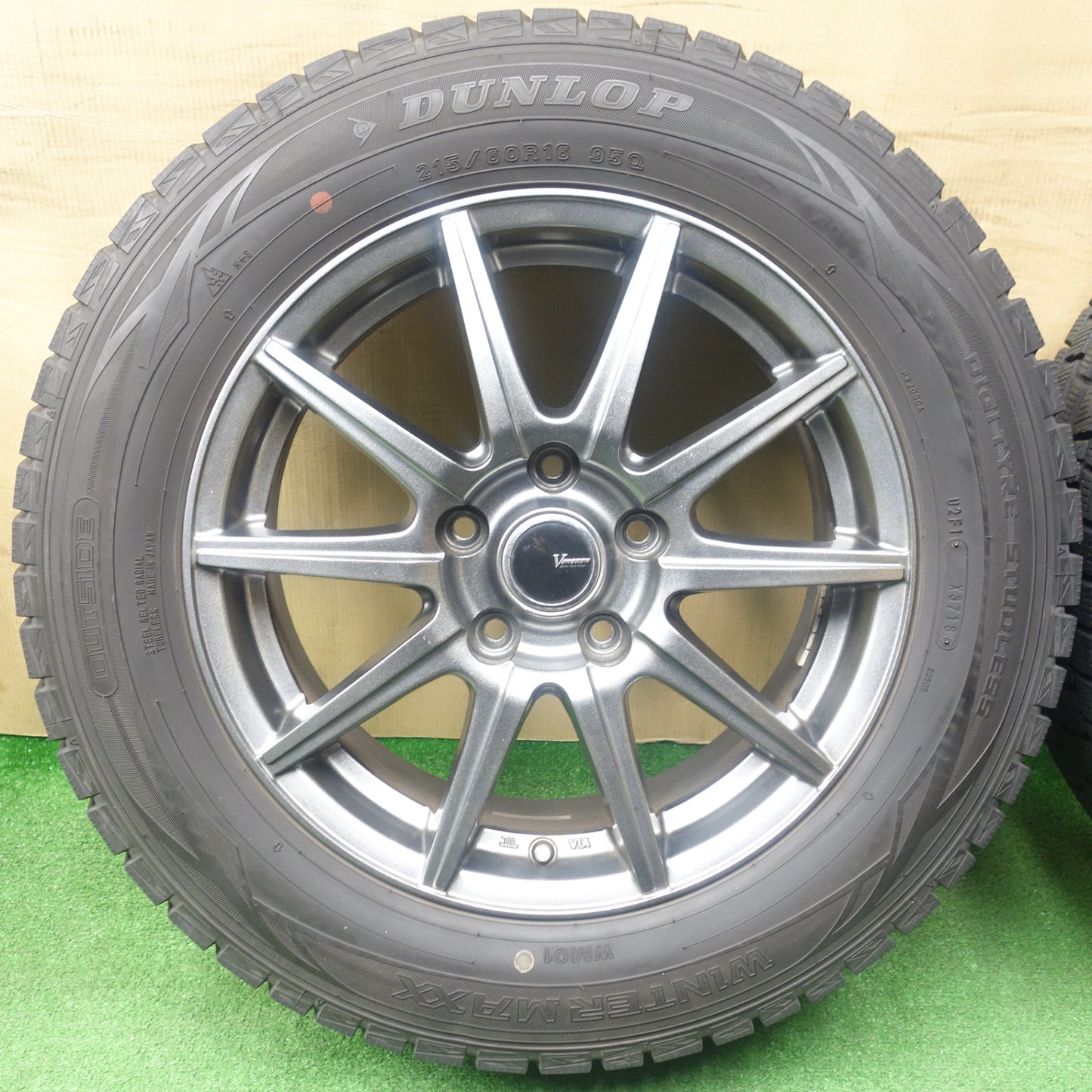 バリ溝！9分★スタッドレス 215/60R16 ダンロップ ウインターマックス WM01 VEMOTION Vエモーション 16インチ PCD114.3/5H★6013103KTス