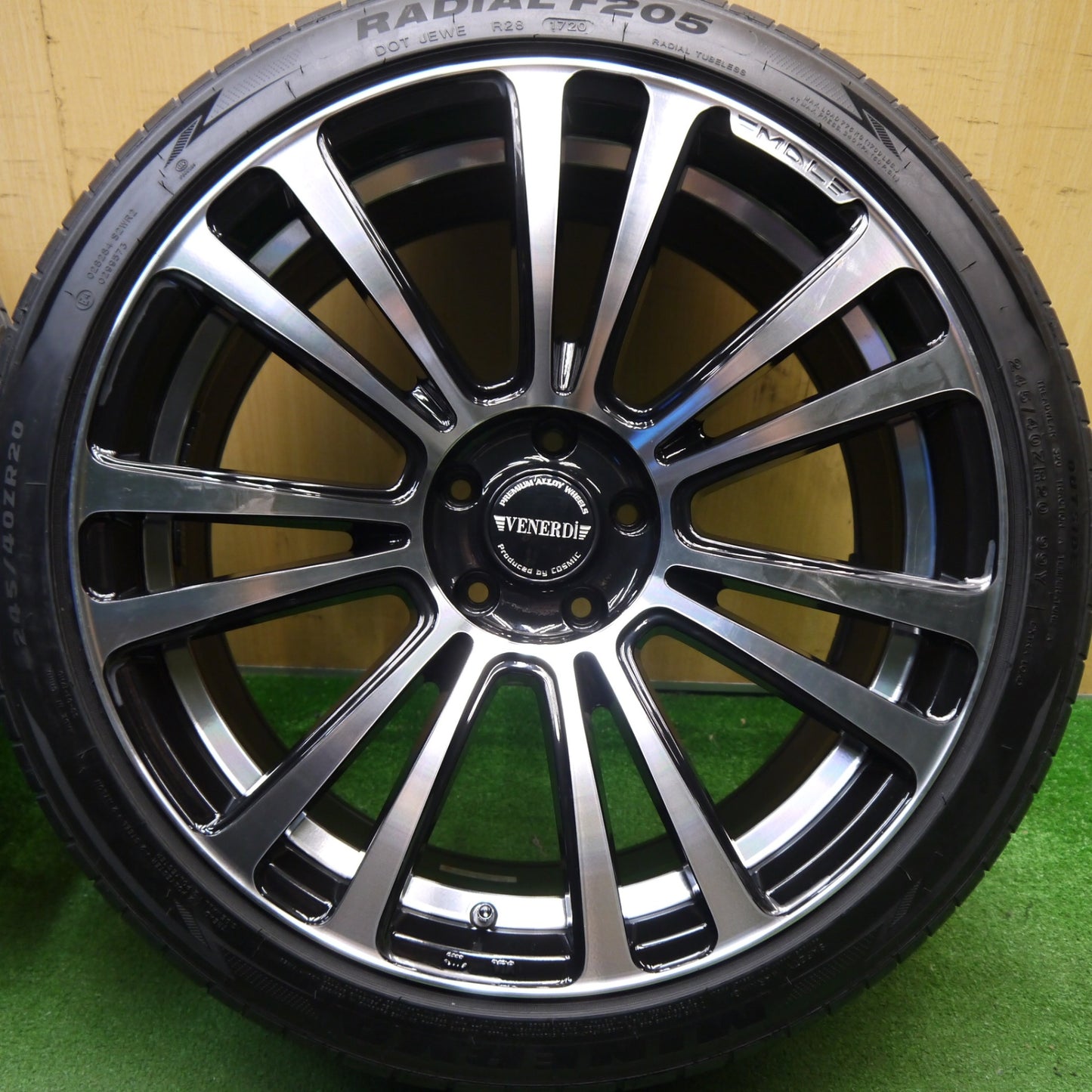 [送料無料] バリ溝！キレイ！8.5分★VENERDi COSMIC 245/40R20 ミネルバ ラジアル F205 ヴェネルディ コスミック 20インチ PCD114.3/5H★5031204Hノ