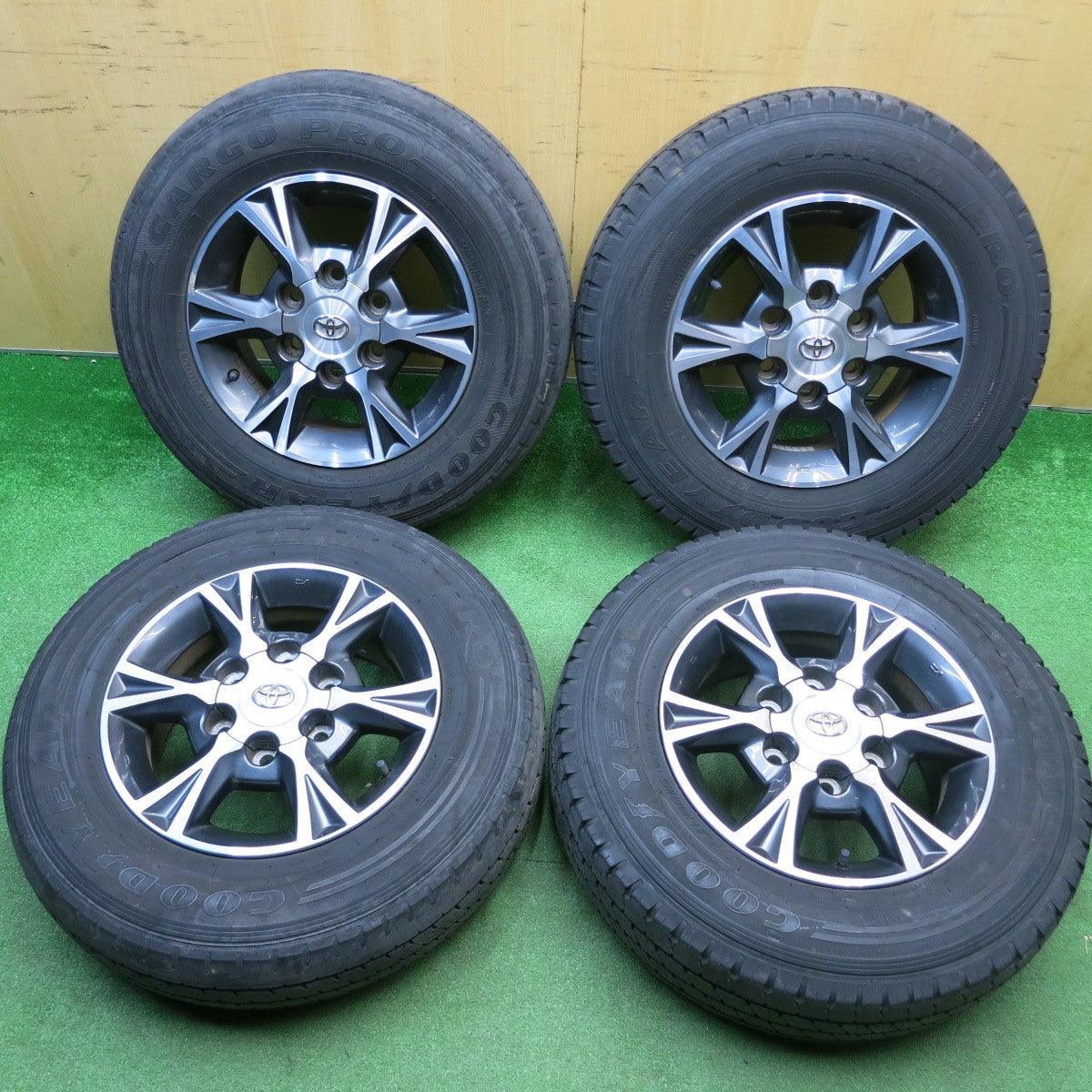 4本価格！22年★トヨタ 200系 ハイエース 純正 OP 195/80R15 107/105L グッドイヤー カーゴ プロ CARGO PRO 15インチ PCD139.7/6H★6011714HAノ