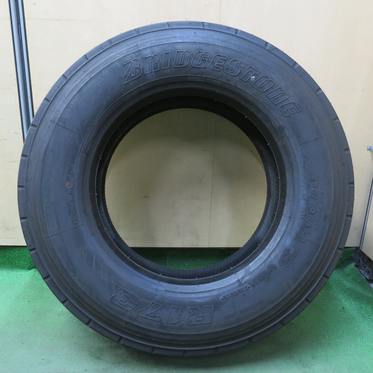 新車外し！24年！1本★トラック タイヤ 265/70R19.5 140/138J ブリヂストン R173 19.5インチ★6053001イノタ