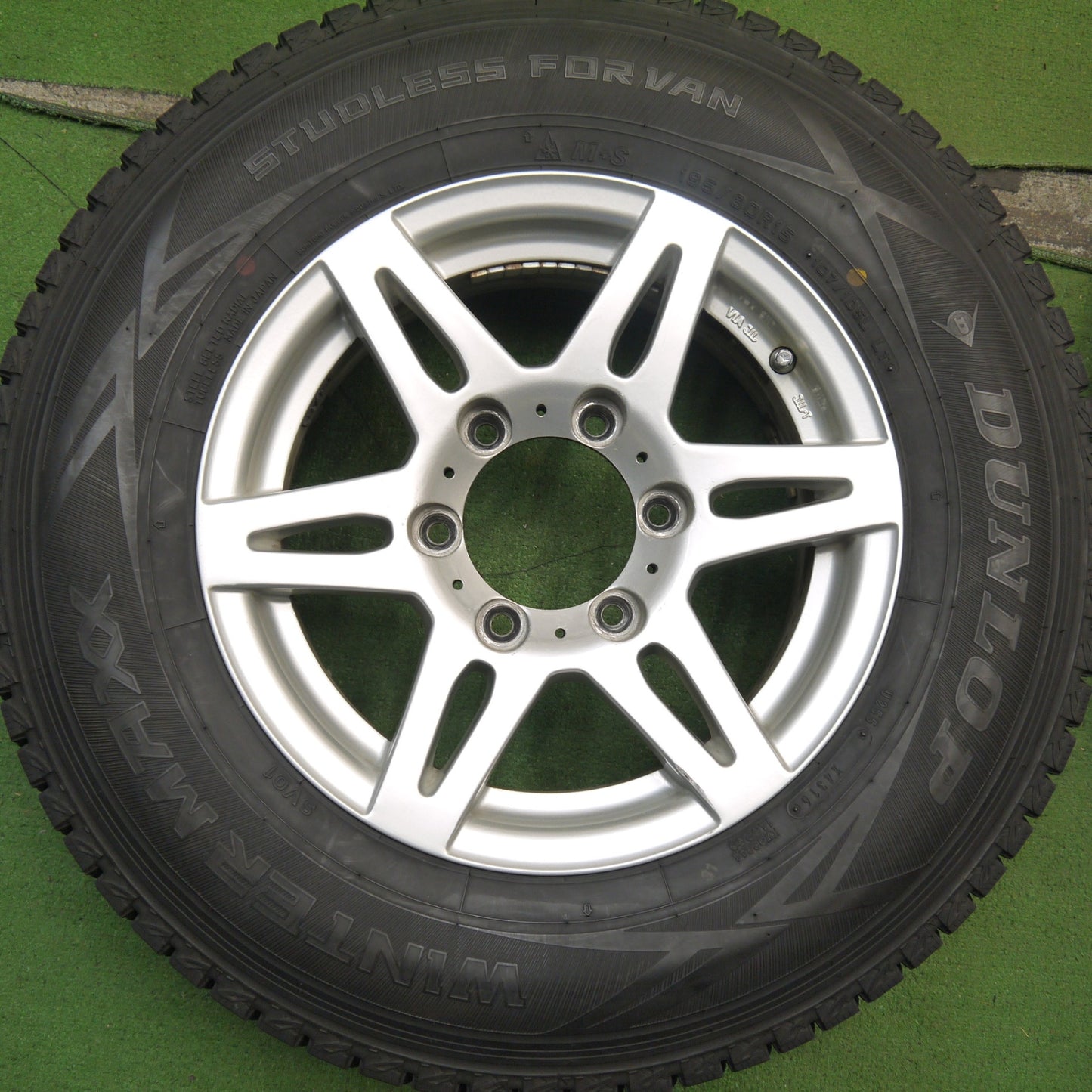 バリ溝！9.5分★スタッドレス 195/80R15 107/105L ダンロップ ウインターマックス SV01 社外 アルミ 15インチ PCD139.7/6H★5061102Hス