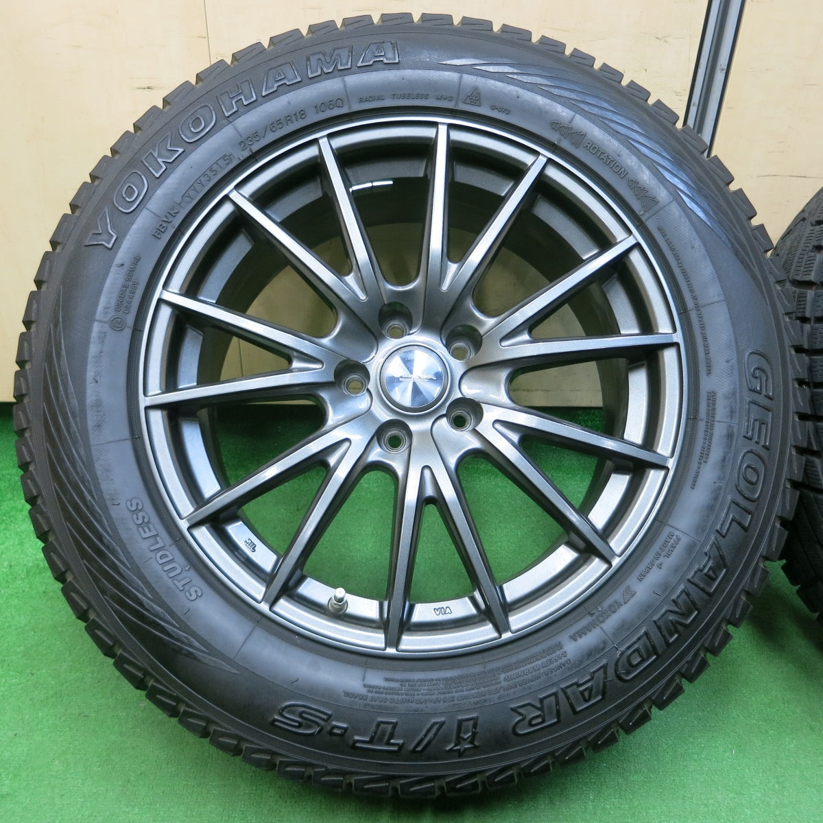*送料無料* センサー付！バリ溝！綺麗！9分★レクサス等 235/65R18 スタッドレス ヨコハマ ジオランダー i/T-S VELVA SPORT PCD114.3/5H★4042919イス