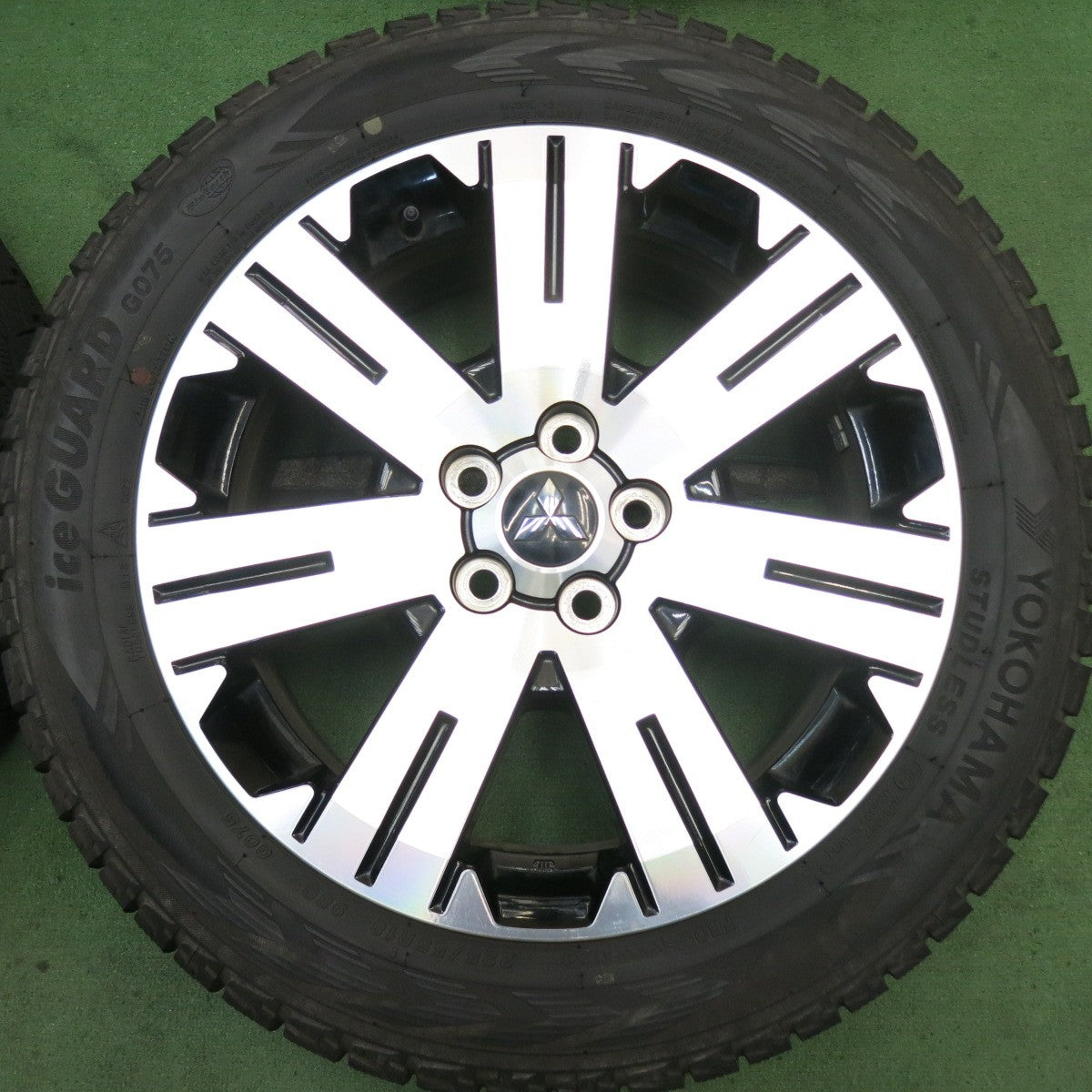 バリ溝！24年！9.5分◎三菱 デリカ D:5 純正 225/55R18 スタッドレス ヨコハマ アイスガード G075 18インチ D5 PCD114.3/5H◎6082302HAス