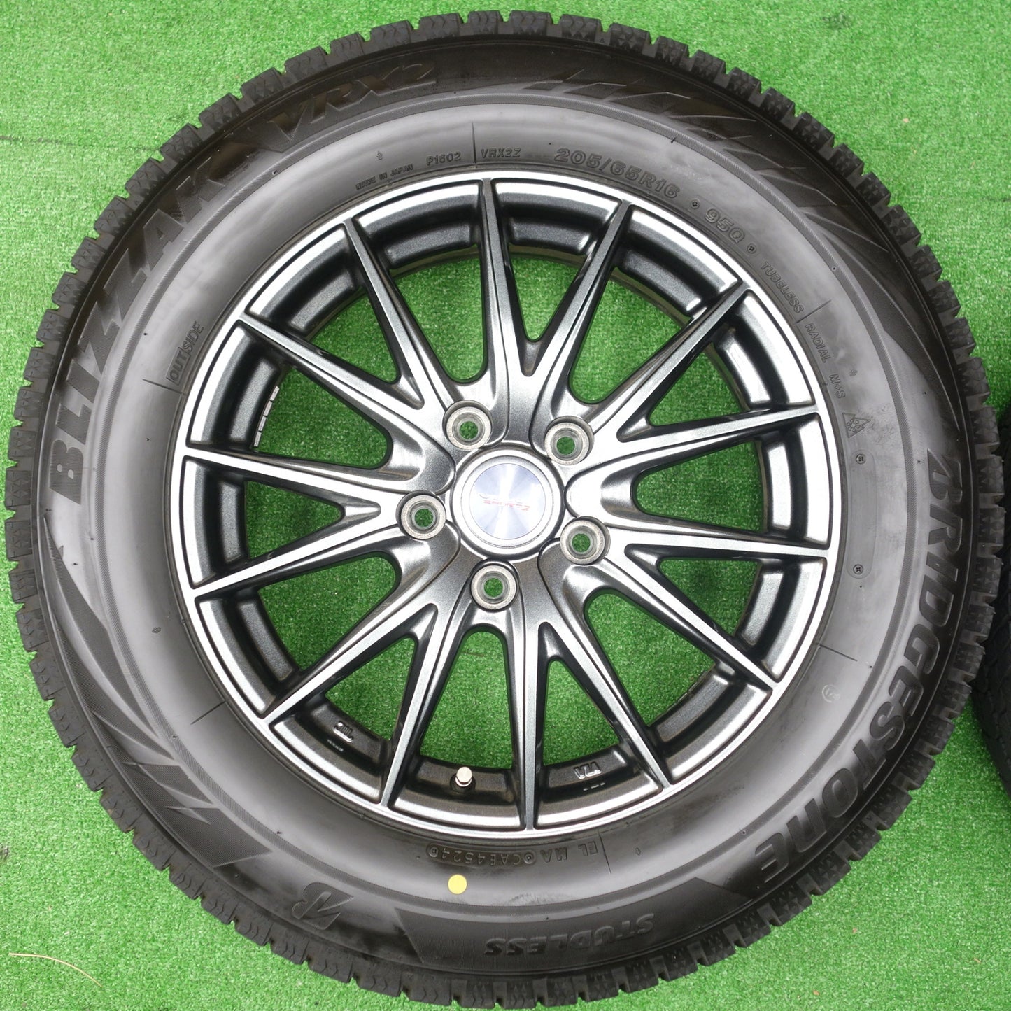 バリ溝！24年！キレイ！9.5分★スタッドレス 205/65R16 ブリヂストン ブリザック VRX2 VELVA SPORTZ ヴェルヴァ 16インチ PCD114.3/5H★5122002KTス
