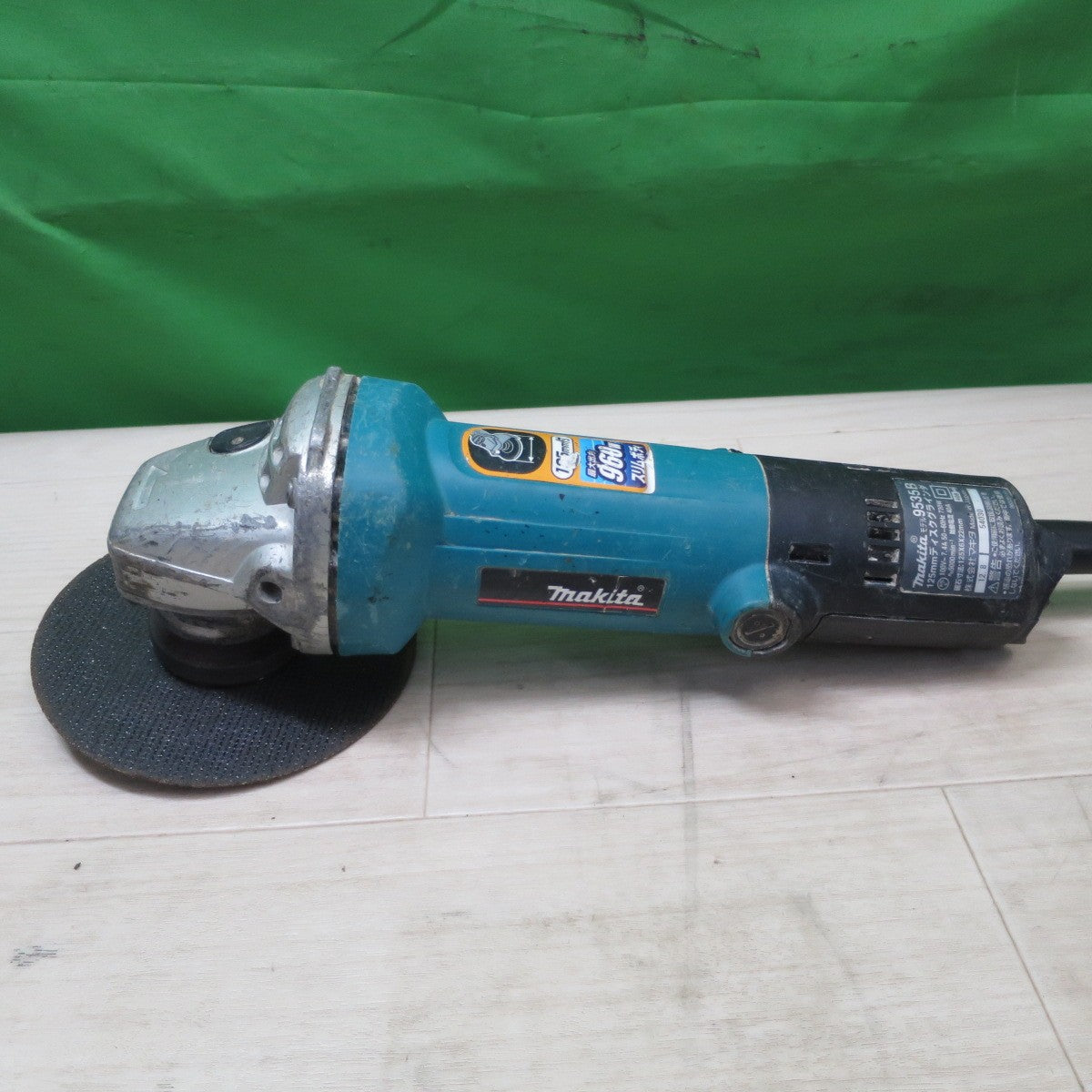[送料無料] ☆マキタ 125mm ディスクグラインダ 9535B 電動 工具 研削 研摩 研磨 機 makita 100V コード式☆