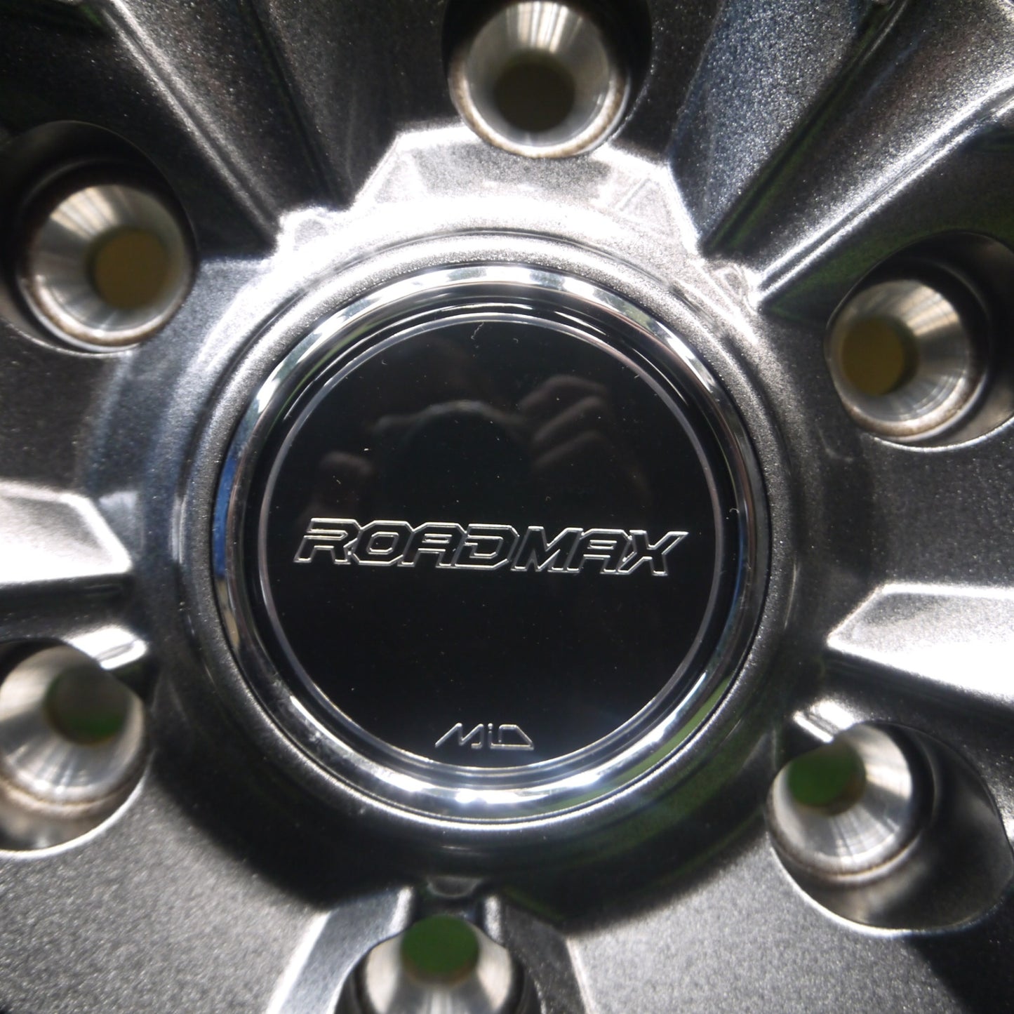 *送料無料* 未使用！24年★ハイエース等 ROADMAX MiD 195/80R15 ミシュラン AGILIS3 ロードマックス 15インチ PCD139.7/6H★4061407Hノ