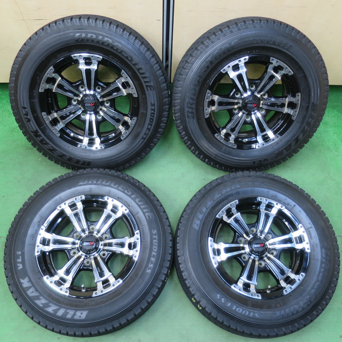 [送料無料] バリ溝！キレイ！9.5分★スタッドレス 195/80R15 107/105L ブリヂストン ブリザック VL1 VENES Suv ヴェネス 15インチ PCD139.7/6H★5021504イス