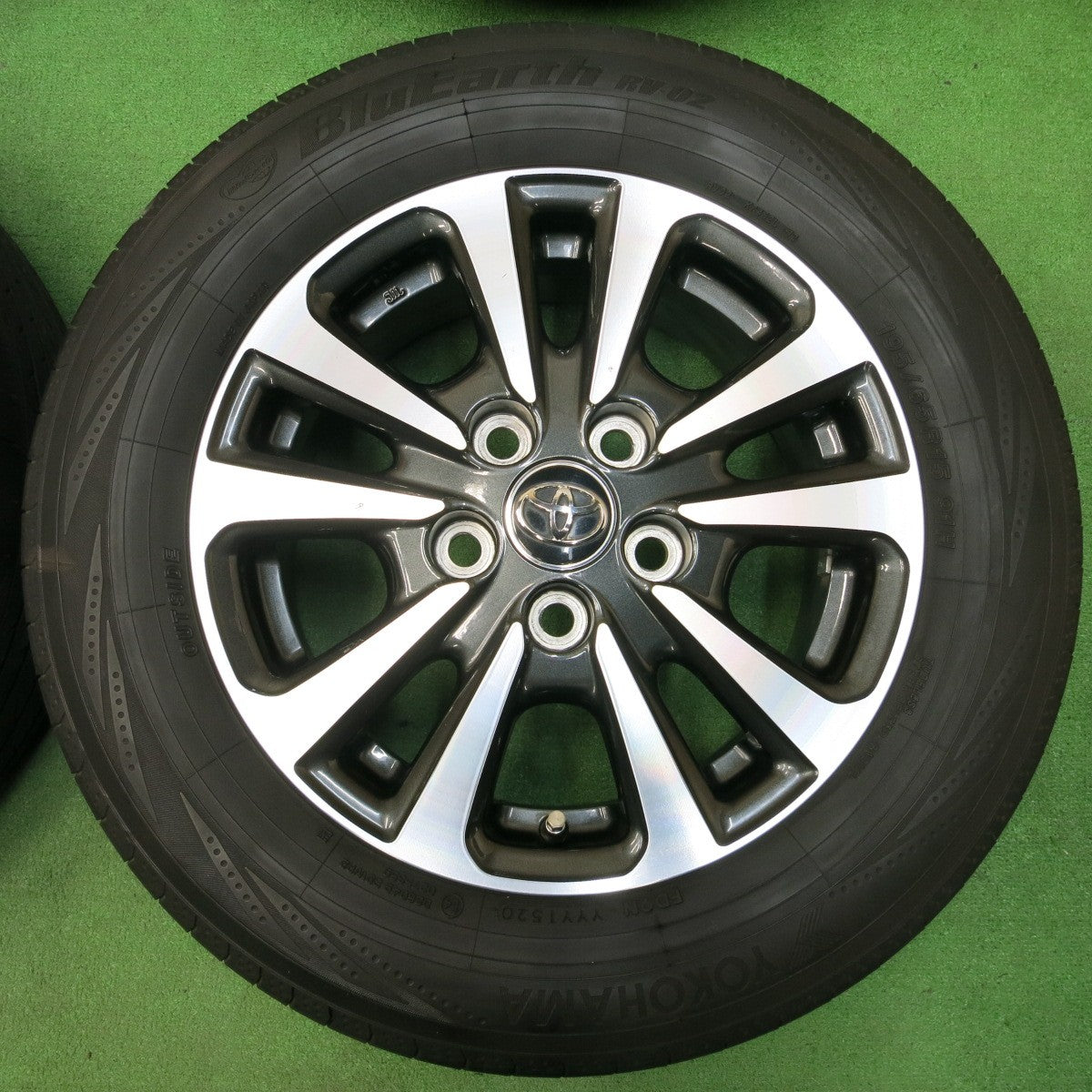 *送料無料* キレイ！20年★トヨタ エスクァイア 純正 195/65R15 ヨコハマ ブルーアース RV-02 15インチ PCD114.3/5H★4032603イノ