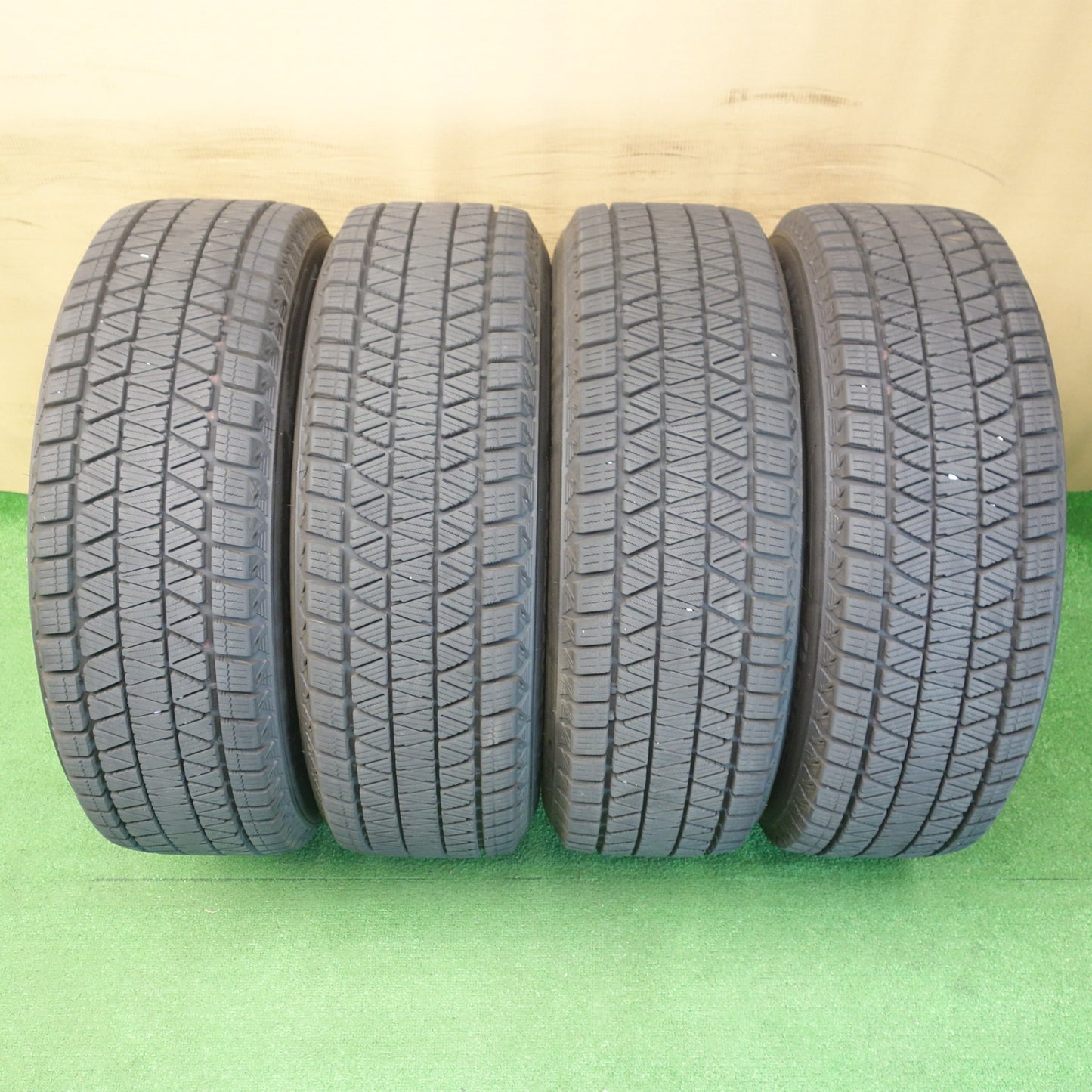 バリ溝！24年！キレイ！9.5分★スタッドレス 225/65R17 ブリヂストン ブリザック DM-V3 BALMINUM AR12 バルミナ 17インチ PCD114.3/5H★6051102KTス