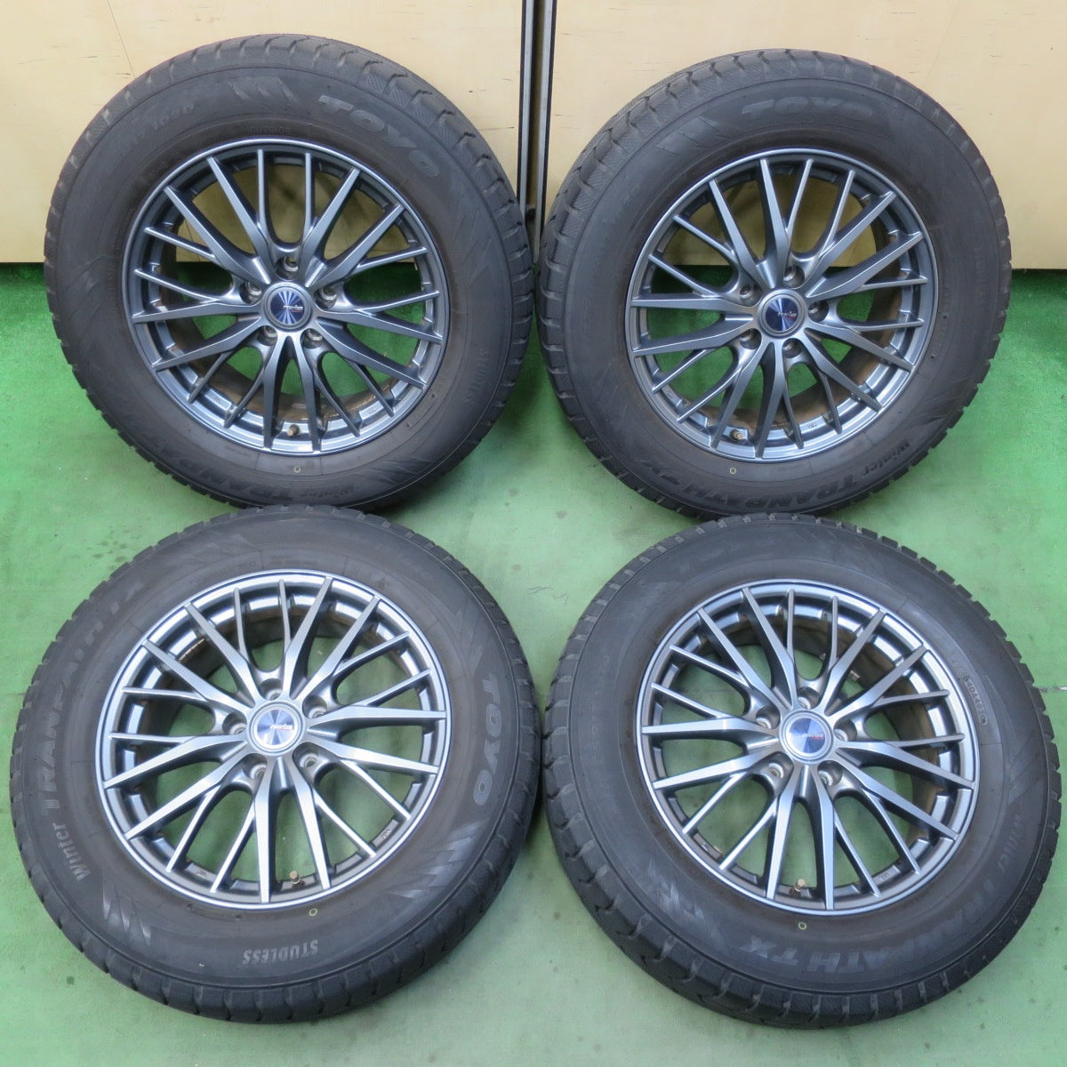 バリ溝！キレイ！9分★スタッドレス 225/65R17 トーヨー ウインター トランパス TX ravrion RM01 ラブリオン 17インチ PCD114.3/5H★6021502IMス