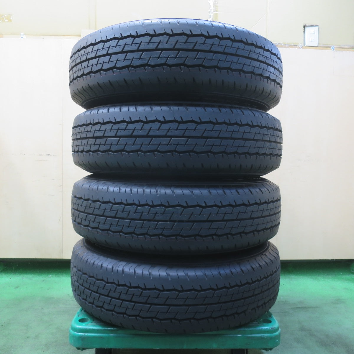 新車外し！22年★トヨタ 200系 ハイエース 純正 スチール 195/80R15 107/105N ダンロップ SP175N 15インチ PCD139.7/6H★6011001イノ