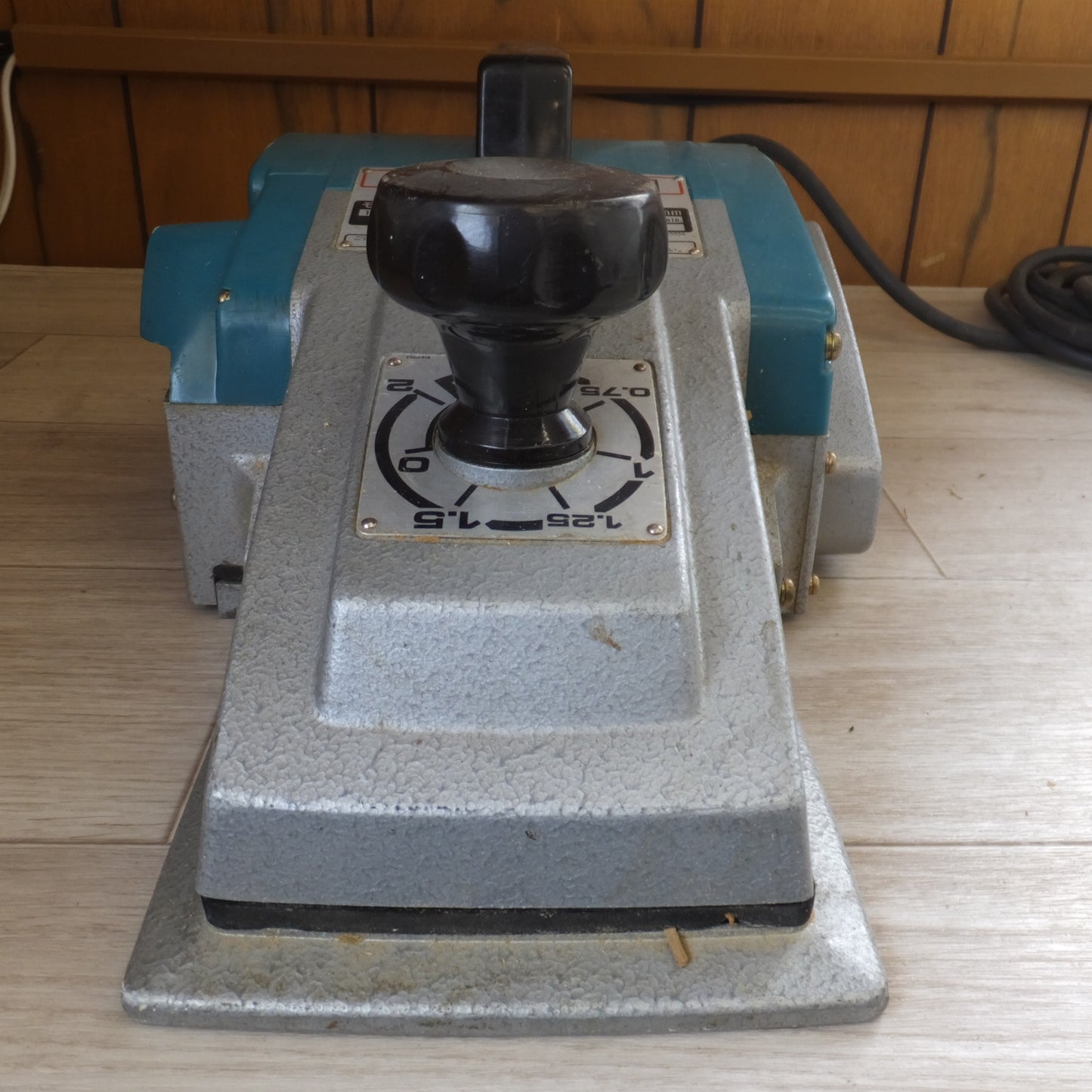 [送料無料] ★マキタ makita 電気カンナ 1806B　有効切削幅 170mm　100V 12.5A 50-60Hz 1200W 15000/min.★