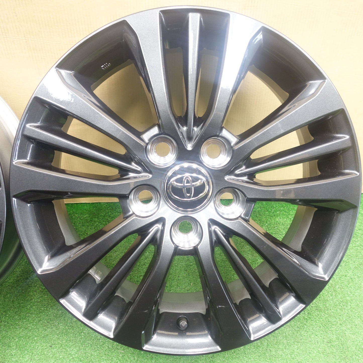 新車外し★トヨタ 90系 ノア ヴォクシー 純正 ホイール 16インチ 16×6J PCD114.3/5H★6022701KTホ