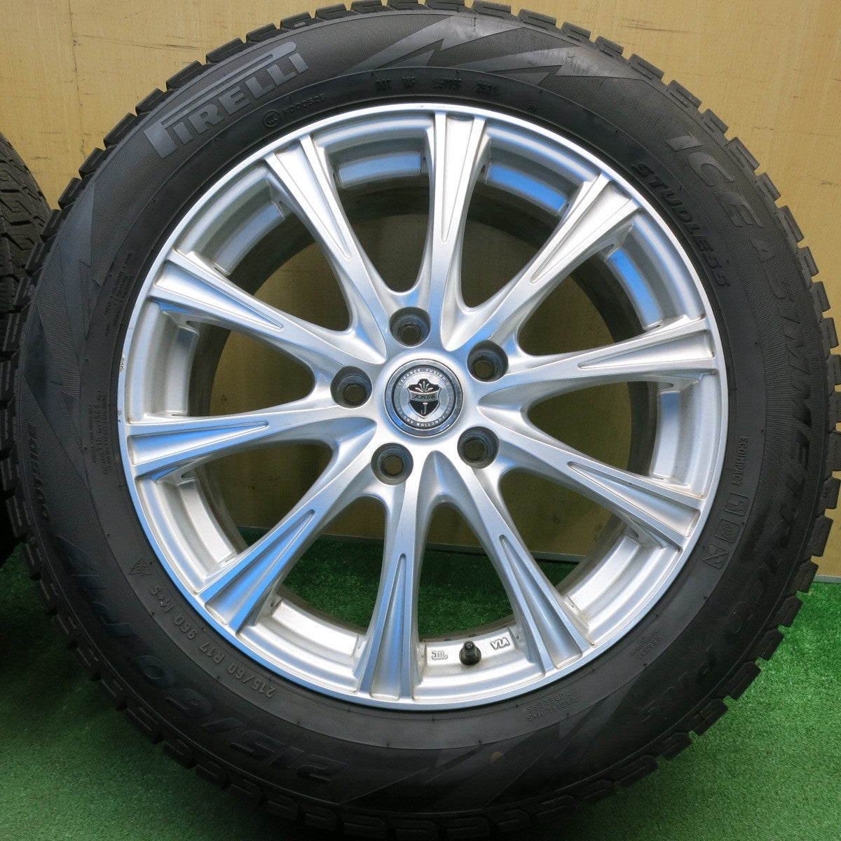 バリ溝！9.5分以上★スタッドレス 215/60R17 ピレリ アイスアシンメトリコ プラス JOKER ジョーカー 17インチ PCD114.3/5H★6040504HAス