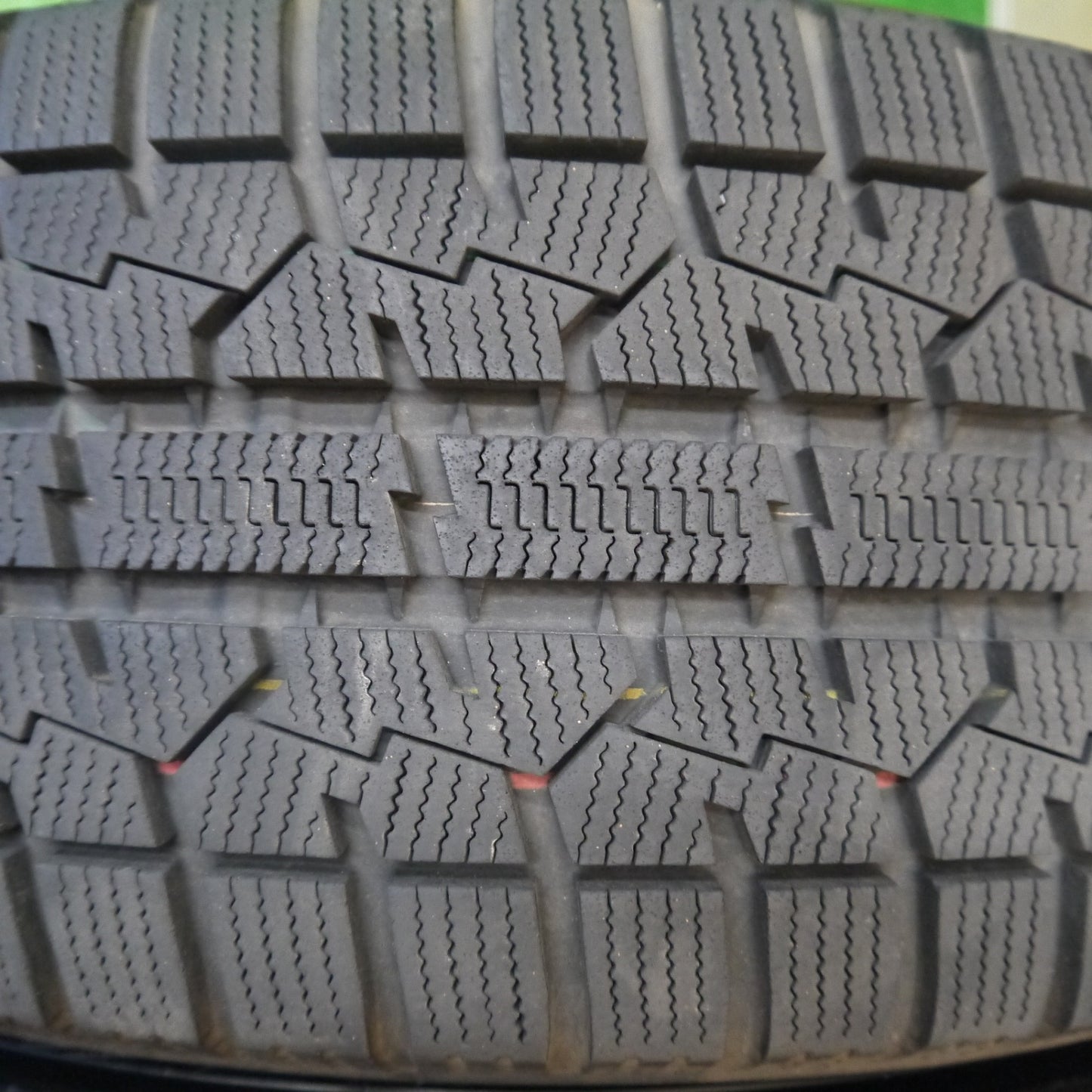 バリ溝！キレイ！9.5分★BMW 等 Eurodesign TA072 205/55R16 スタッドレス トーヨー オブザーブ ガリット GIZ 16インチ ユーロデザイン PCD120/5H★5102803Hス