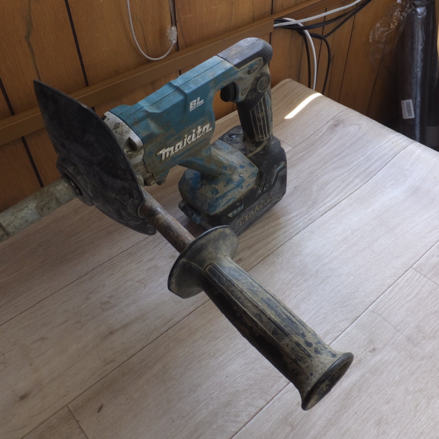 [送料無料] ★マキタ makita 充電式カクハン機 UT130D 18V 本体のみ★