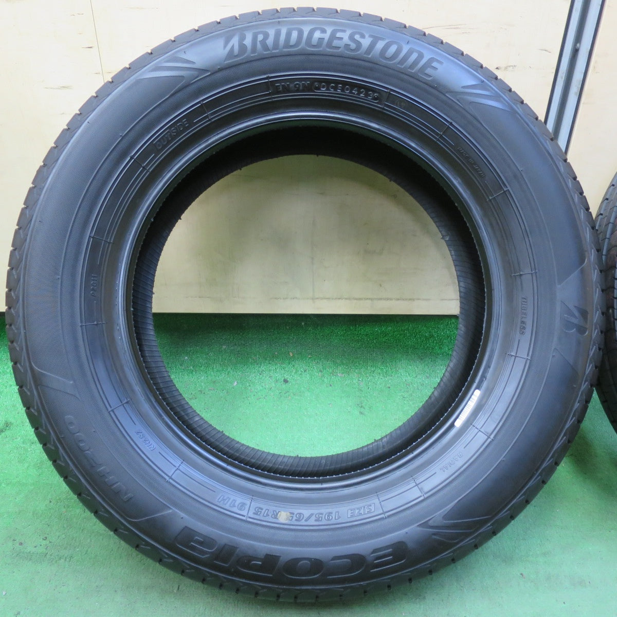 未使用！23年★195/65R15 ブリヂストン エコピア NH200 タイヤ 15インチ プリウス ノア ヴォクシー 等★5090407イノタ