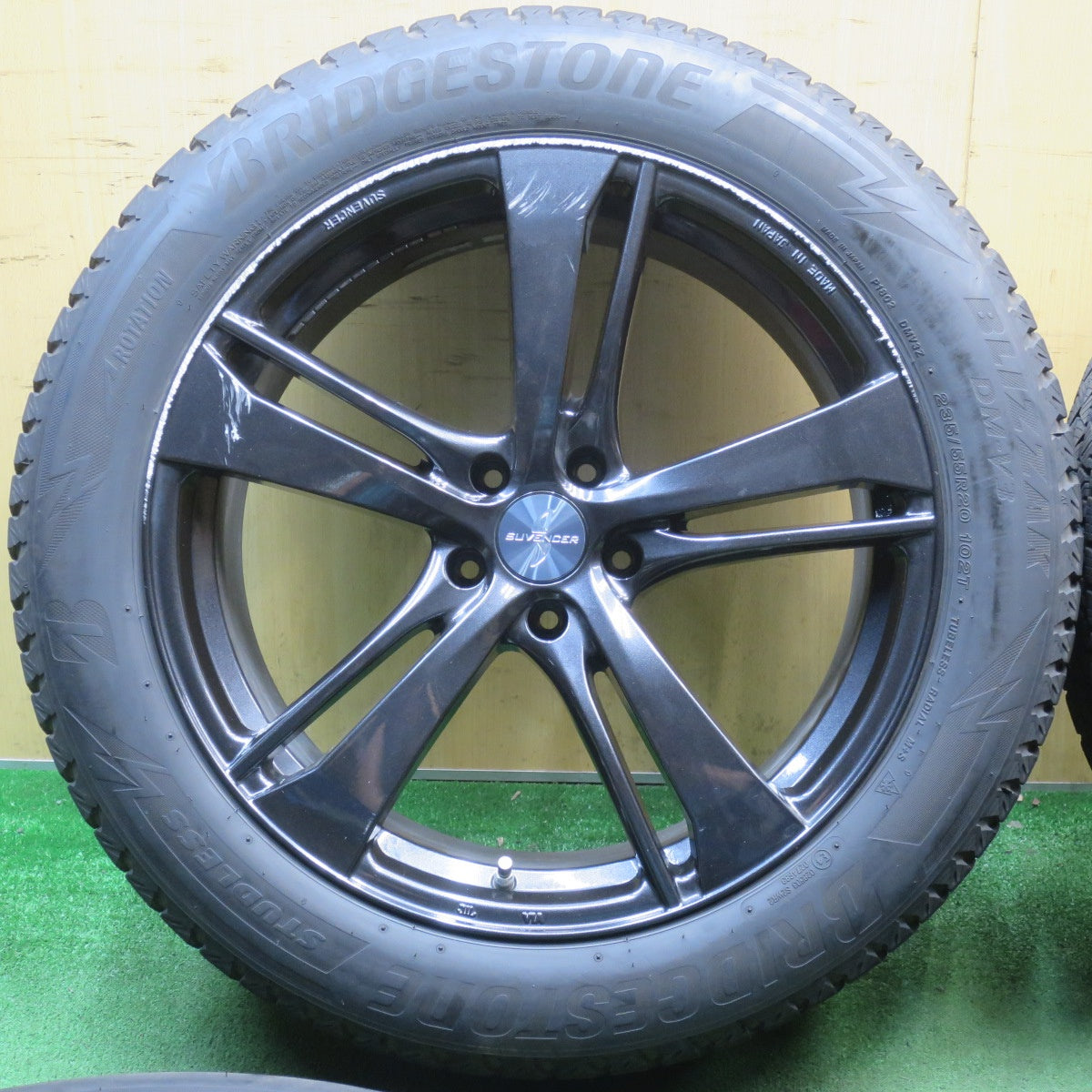 センサー付！バリ溝！9分★レクサス 等 235/55R20 スタッドレス ブリヂストン ブリザック DM-V3 SUVENCER サヴェンサー 20インチ PCD114.3/5H★6052501NJス