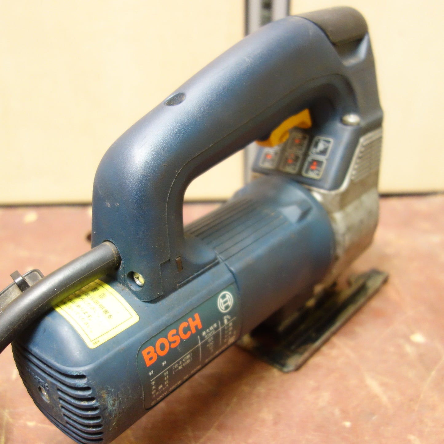[送料無料] ☆ボッシュ ジグソー 電気のこぎり 100V GST 85 PBE ケース 替刃 付き BOSCH 電動 工具☆