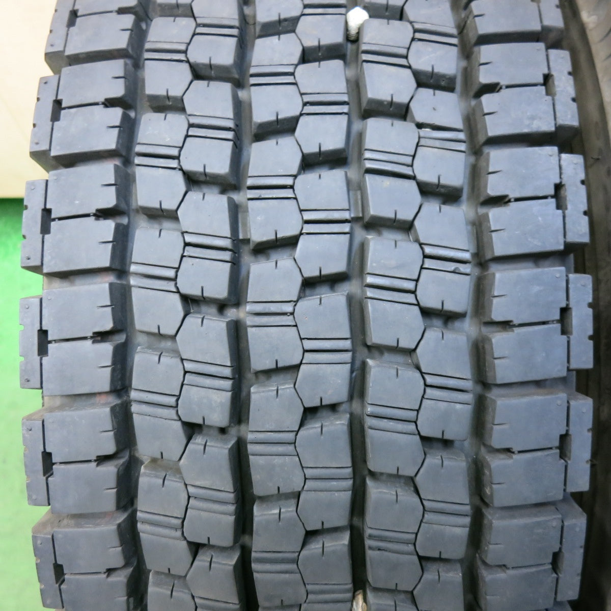 バリ溝！24年！9.5分！2本★トラック タイヤ 215/70R17.5 123/121J スタッドレス ブリヂストン W999 17.5インチ★5070411SYスタ