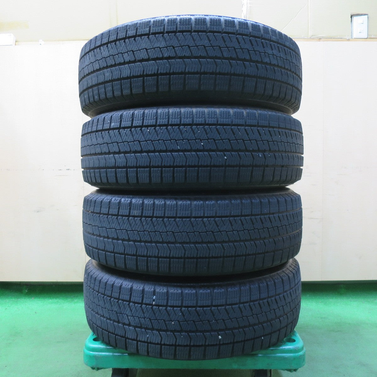 [送料無料] キレイ！20年★スタッドレス 195/65R16 ブリヂストン ブリザック VRX2 BALMINUM バルミナ 16インチ PCD100/4H★4111503イス