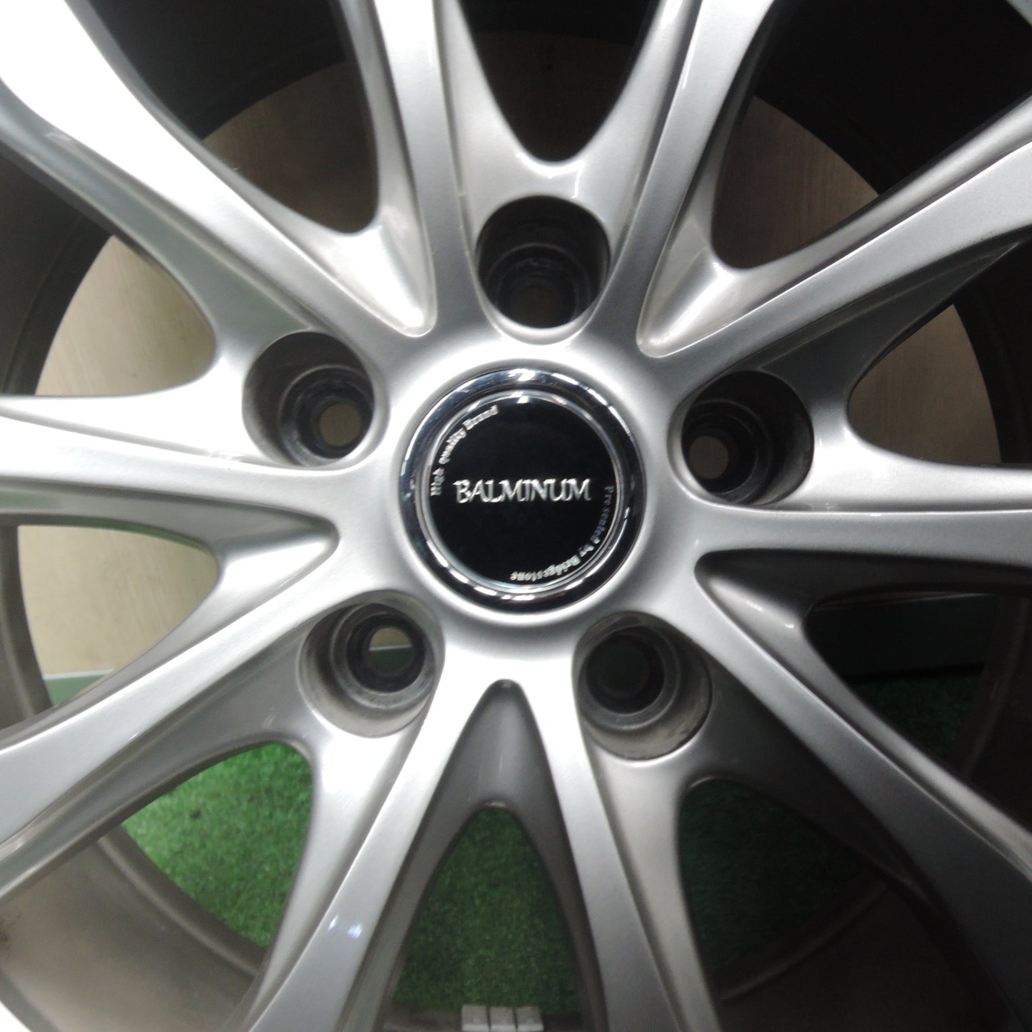 *送料無料* キレイ★スタッドレス 225/65R17 ブリヂストン ブリザック DM-V2 BALMINUM バルミナ 17インチ PCD114.3/5H★4032502TNス