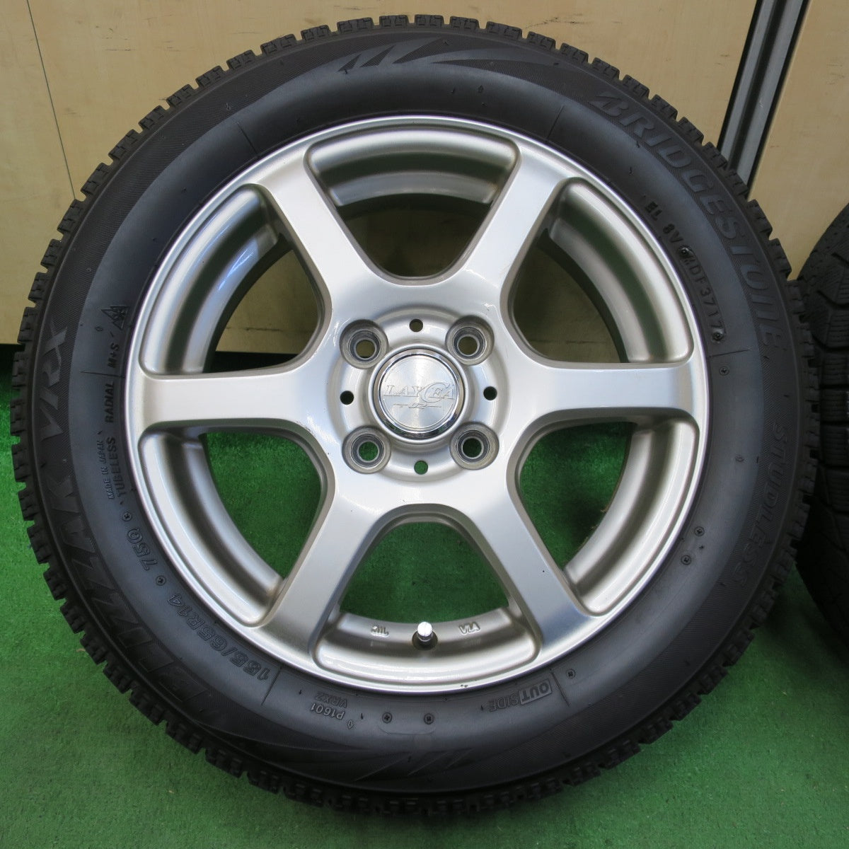 [送料無料] キレイ★スタッドレス 155/65R14 ブリヂストン ブリザック VRX LAYCEA 02 レイシア 14インチ PCD100/4H★4103007イス
