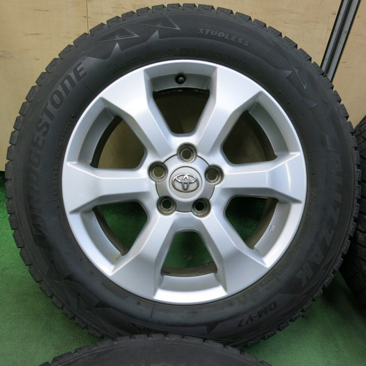 4本価格★トヨタ ヴァンガード 純正 225/65R17 スタッドレス ブリヂストン ブリザック DM-V2 17インチ PCD114.3/5H★4122712SYス