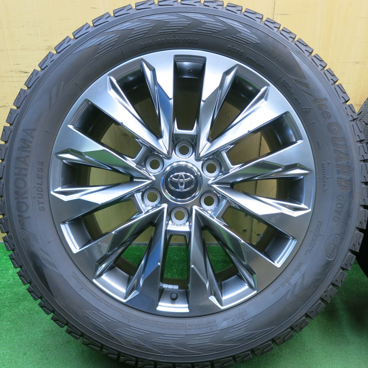 バリ溝！23年！キレイ！9.5分以上★トヨタ ランドクルーザー 300 ZX 純正 265/55R20 スタッドレス ヨコハマ アイスガード G075 20インチ ランクル PCD139.7/6H★5050211HAス