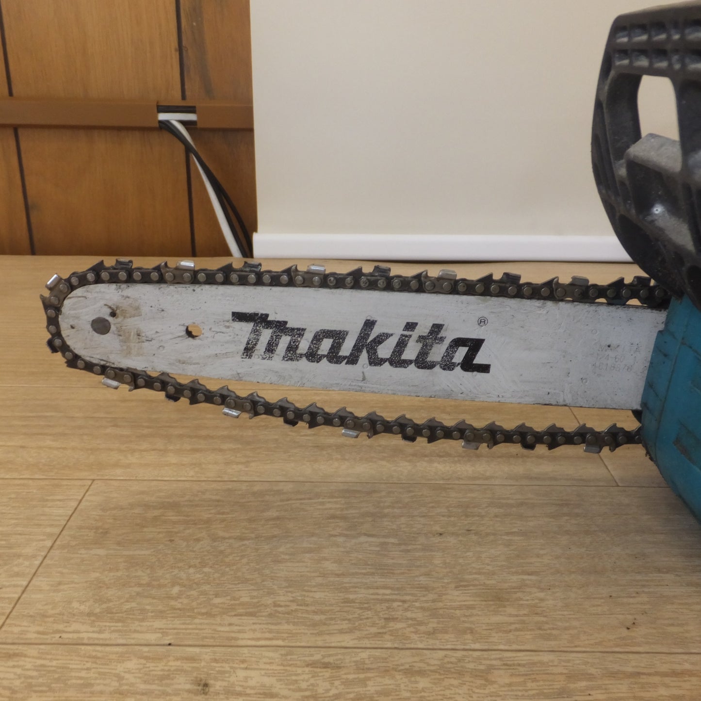 [送料無料] ★マキタ makita 250mm 充電式チェンソー MUC54D 18V 本体のみ★