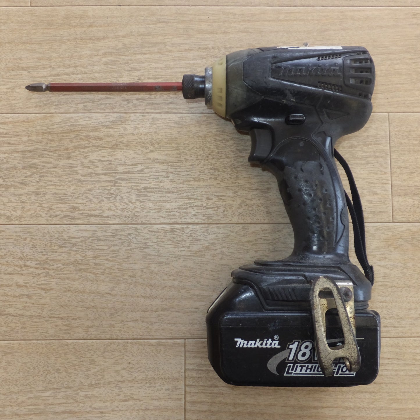 [送料無料] ★マキタ makita 充電式インパクトドライバ TD145D　バッテリ BL1830　急速充電器 DC18RF　セット★