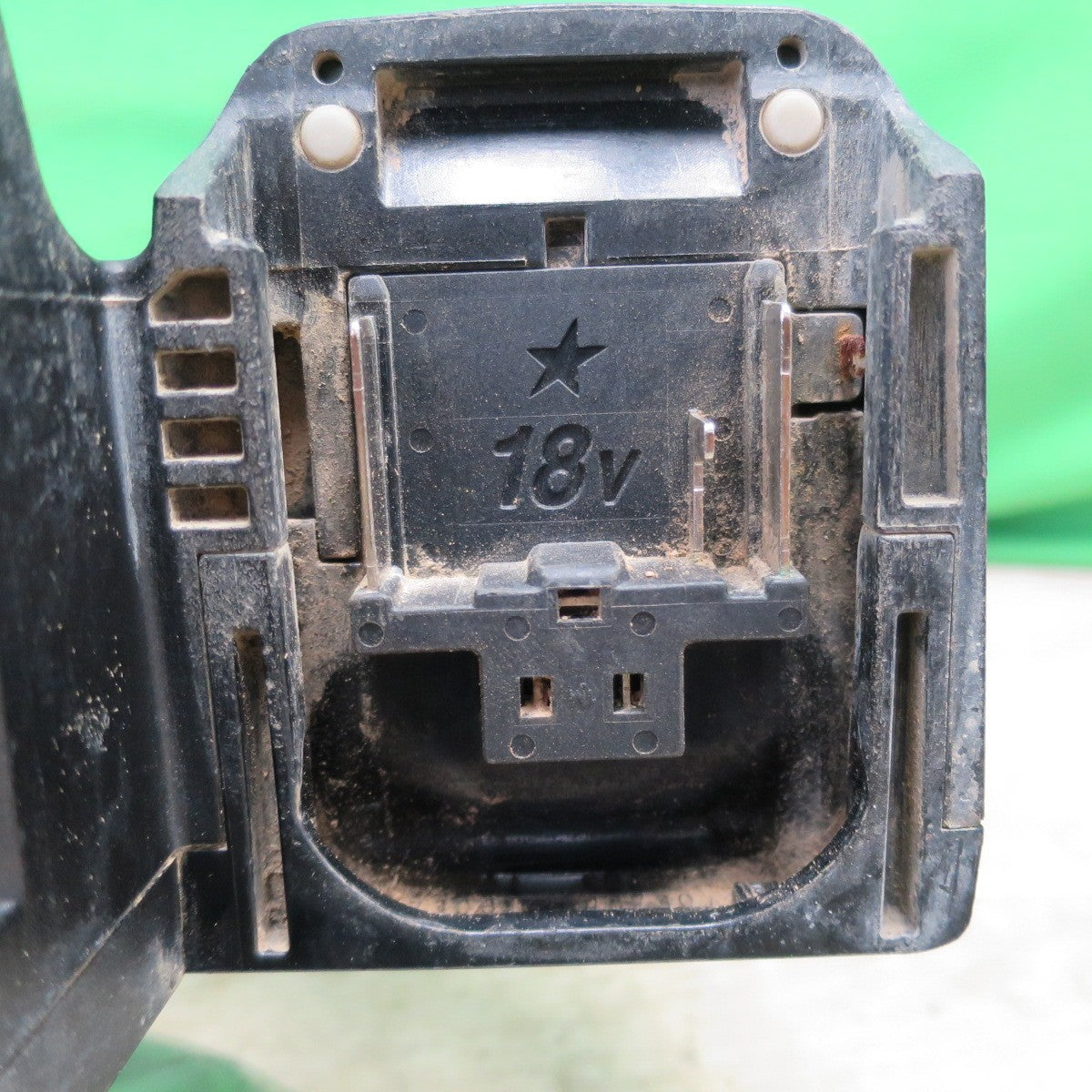 [送料無料] ☆マキタ 充電式 マルノコ 165mm 18V HS631D 本体のみ 丸ノコ 丸のこ 丸鋸 電動 工具☆