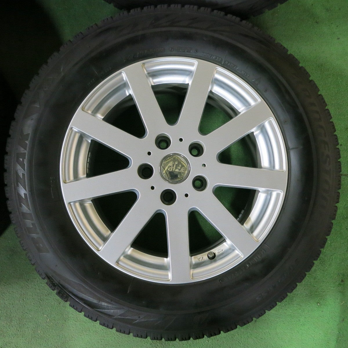 [送料無料] バリ溝！8.5分★スタッドレス 215/65R16 ブリヂストン ブリザック VRX2 AIZE 16インチ PCD114.3/5H★4102901SYス