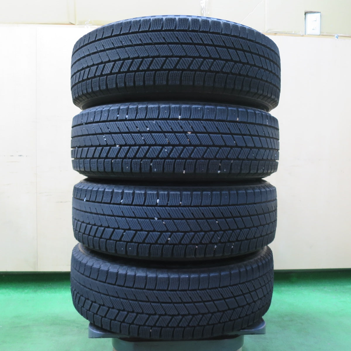 [送料無料] バリ溝！21年！キレイ！8.5分★O・Z ADRENALINA 175/65R15 スタッドレス ブリヂストン ブリザック VRX3 OZ アドレナリーナ 15インチ PCD100/4H★5010708イス