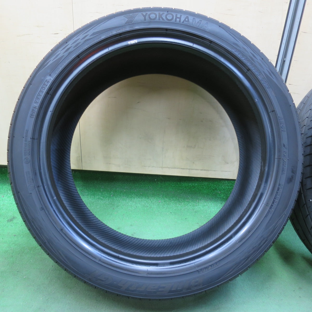 バリ溝！24年！ほぼ10分★225/45R18 ヨコハマ BluEarth-GT AE51 ブルーアース タイヤ 18インチ クラウン カムリ プリウスα オデッセイ レヴォーグ 等★5121003イノタ