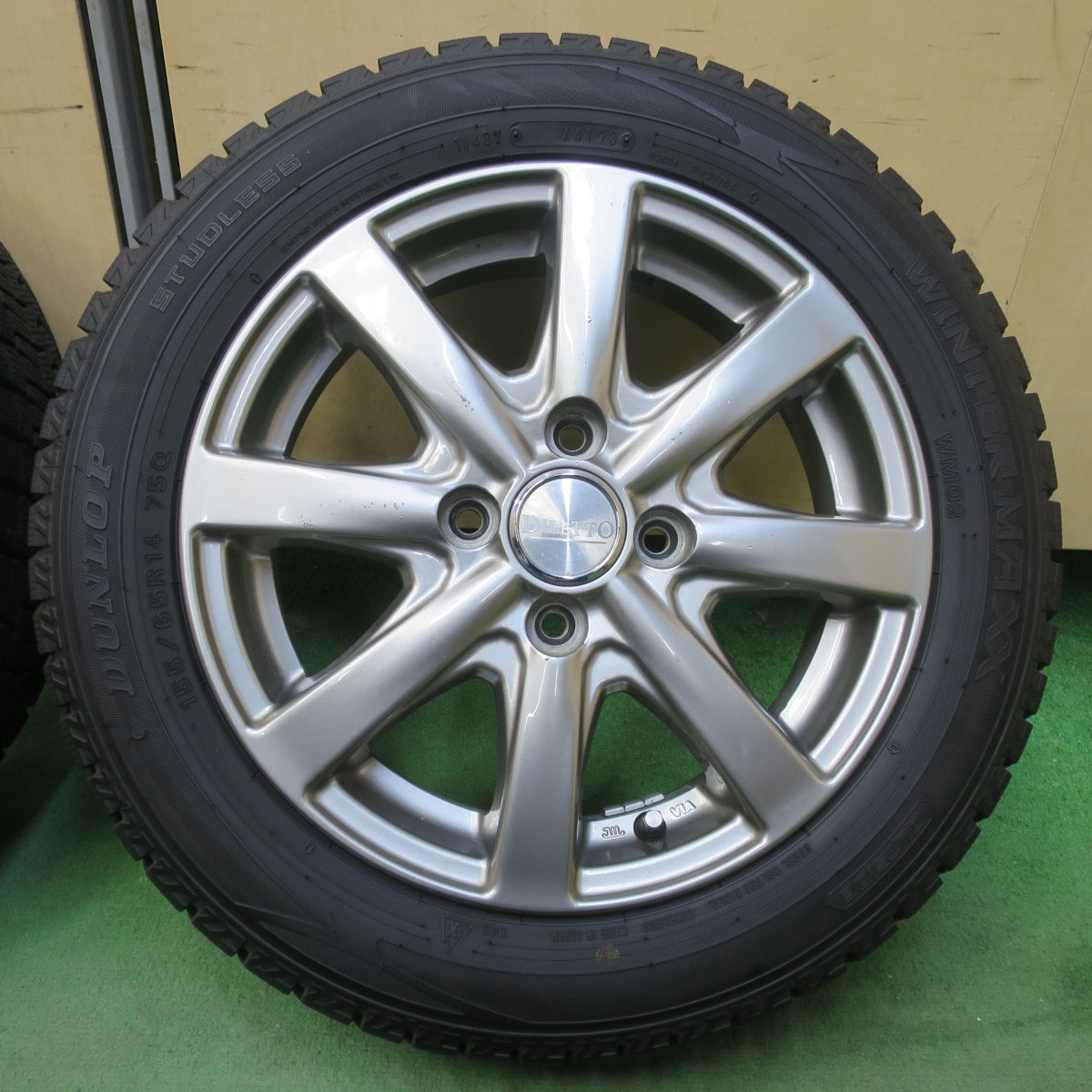 バリ溝！23年！9.5分★スタッドレス 155/65R14 ダンロップ ウインターマックス WM02 DILETTO ディレット 14インチ PCD100/4H★6033011イス