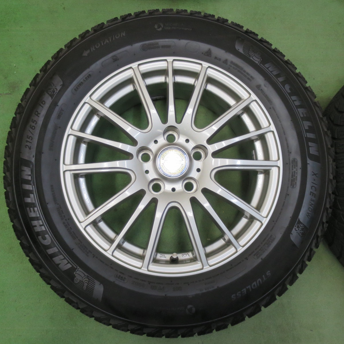 バリ溝！21年！キレイ！9.5分以上★スタッドレス 215/65R16 ミシュラン X-ICE SNOW ravrion selzer ラブリオン 16インチ PCD114.3/5H★5103016イス