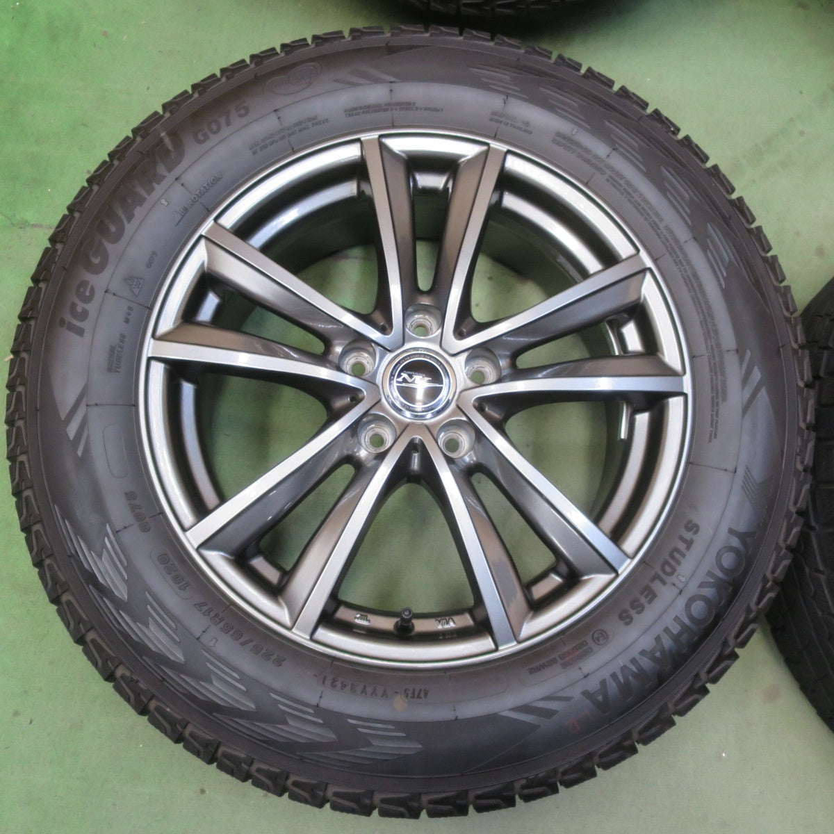 バリ溝！キレイ！9.5分◎スタッドレス 225/65R17 ヨコハマ アイスガード G075 NIRVANA NV ニルヴァーナ ニルバーナ 17インチ PCD114.3/5H◎6092307イス