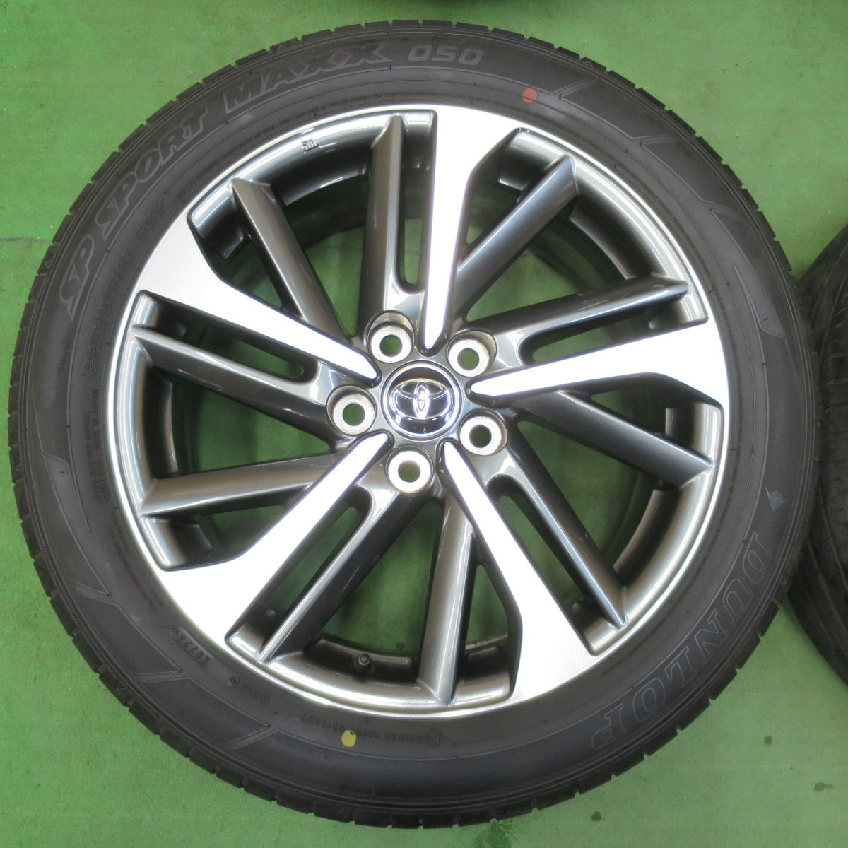 [送料無料] バリ溝！24年！キレイ！9.5分★トヨタ カローラ クロス Z 純正 225/50R18 ダンロップ SPスポーツマックス 050 18インチ PCD114.3/5H★5012001イノ
