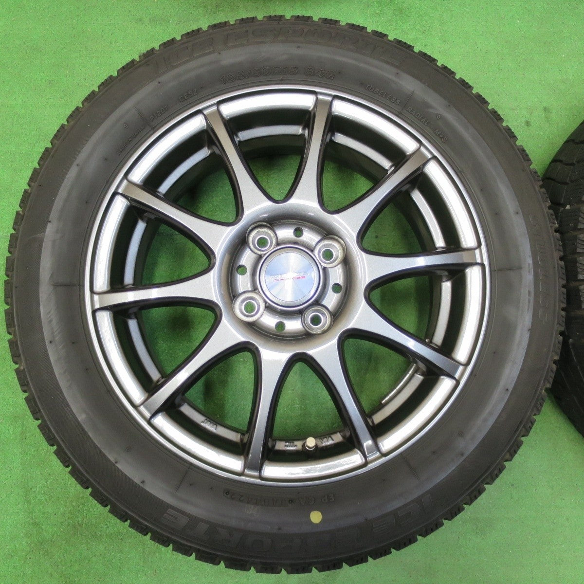 バリ溝！22年！キレイ！8.5分★スタッドレス 185/60R15 アイスエスポルテ VELVA CHARGE ヴェルヴァ PCD100/4H★4090310イス
