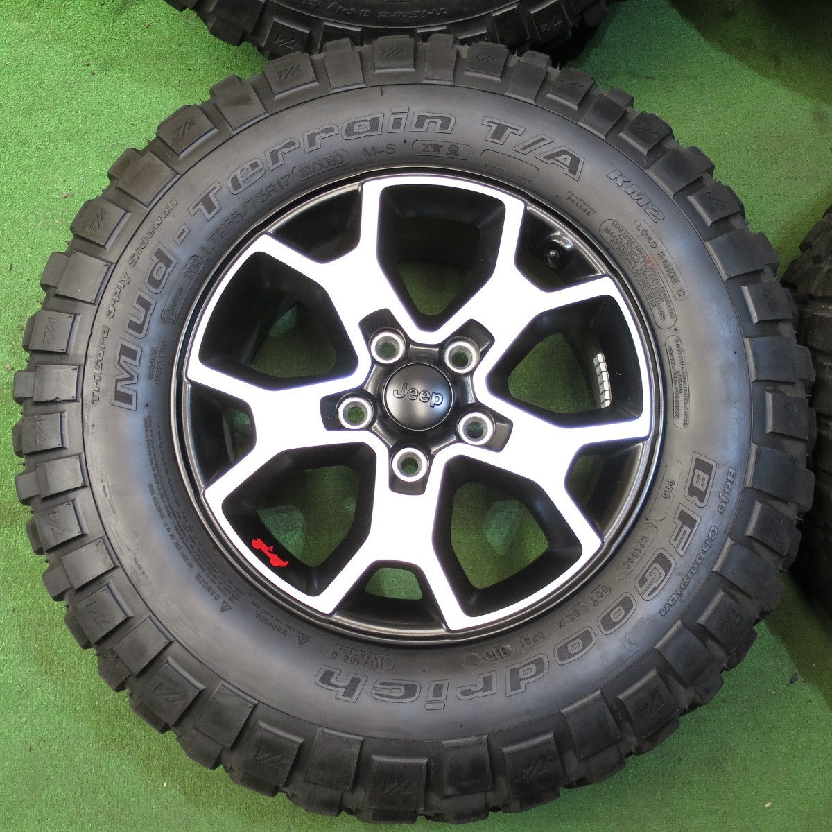 *送料無料* キレイ★ジープ ラングラーアンリミテッド ルビコン 純正 255/75R17 BFグッドリッチ Mud-Terrain T/A KM2 PCD127/5H★4031902クノ