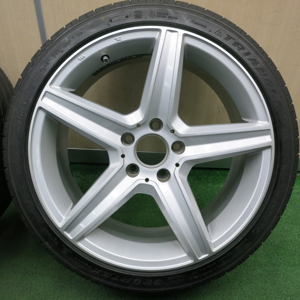*送料無料* バリ溝！20年！ほぼ10分★ベンツ 等 225/40R18 トライアングル SPORTEX TSH11 社外 アルミ 18インチ PCD112/5H★4040301TNノ