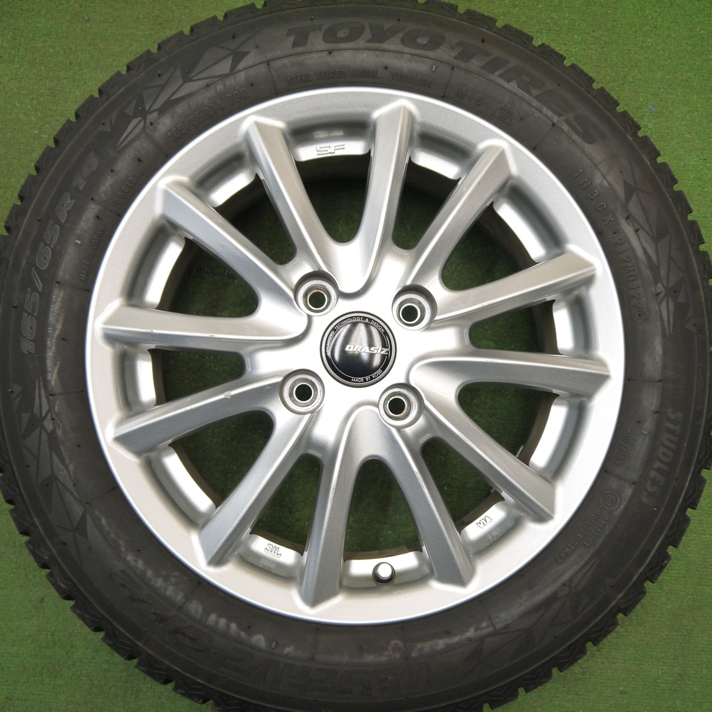 バリ溝！22年！キレイ！ほぼ10分★スタッドレス 165/65R14 トーヨー オブザーブ GIZ2 QRASIZ KOSEI コーセイ 14インチ ハスラー ソリオ 等 PCD100/4H★5043011Hス