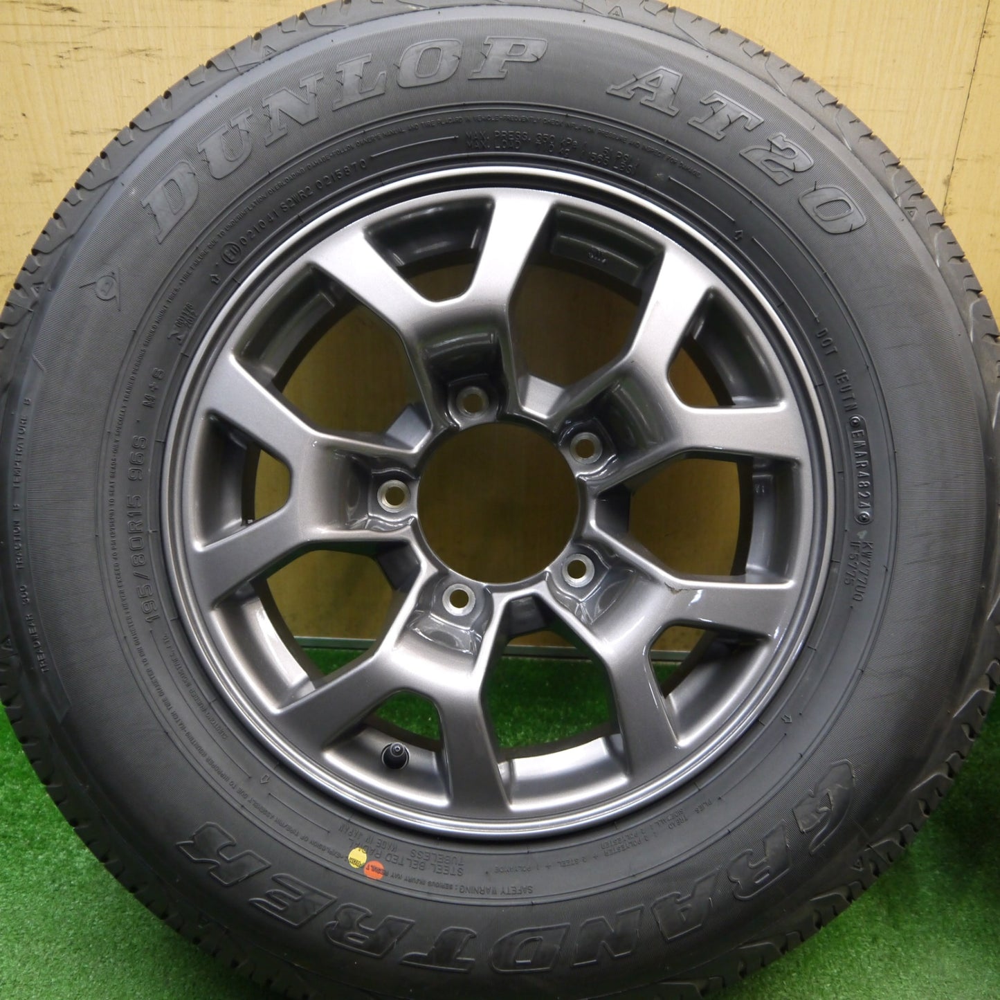 未使用！24年★スズキ JB74W ジムニー シエラ 純正 195/80R15 ダンロップ AT20 グラントレック 15インチ PCD139.7/5H★6022403Hノ