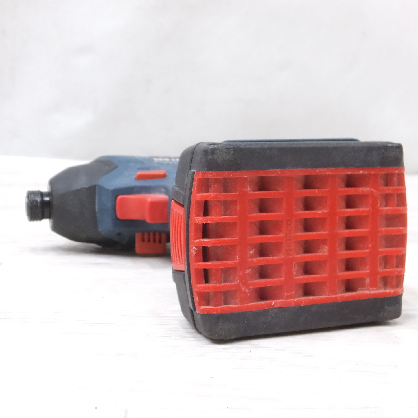 [送料無料] ◆BOSCH ボッシュ 充電式 インパクトドライバ GDR1440-LI 14.4V バッテリー 充電器付き 電動工具◆