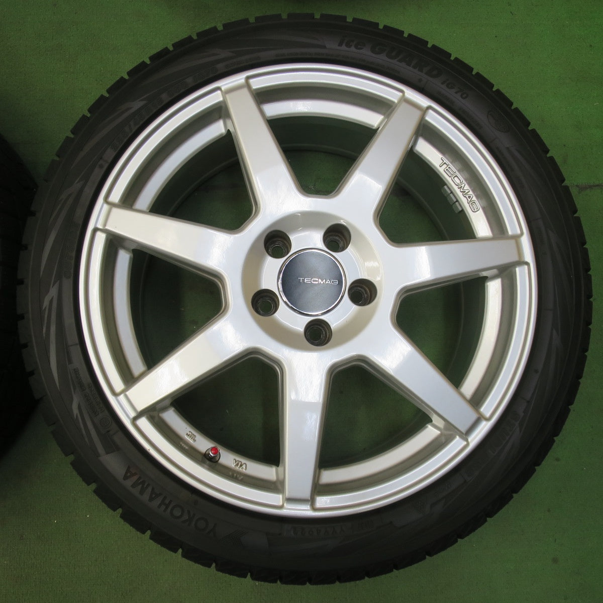 バリ溝！22年！9.5分以上★ベンツ 等 TECMAG 225/45R18 スタッドレス ヨコハマ アイスガード iG70 テクマグ 18インチ PCD112/5H★5100706イス