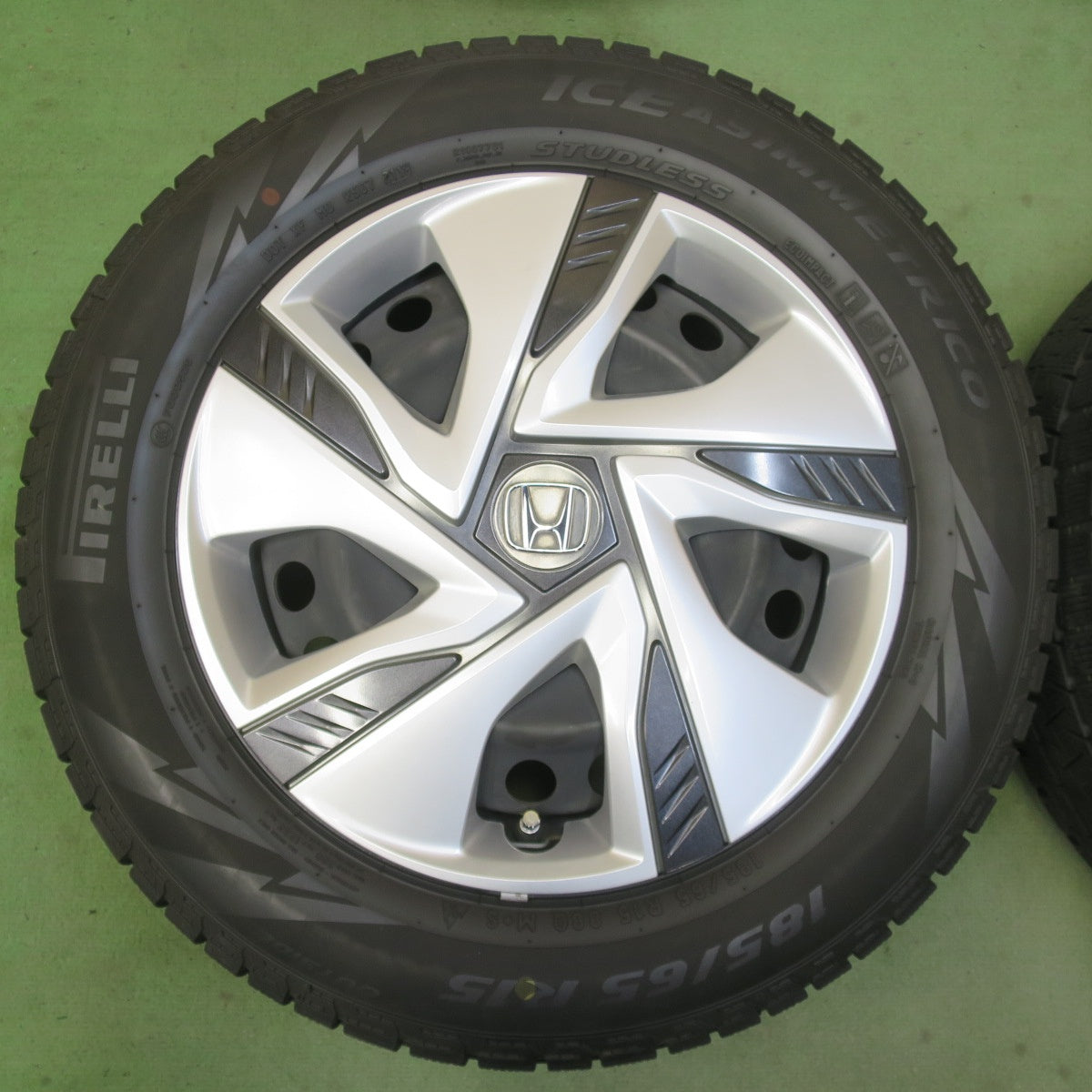 キレイ★ホンダ フリード 純正 スチール 185/65R15 スタッドレス ピレリ アイスアシンメトリコ 15インチ PCD114.3/5H★6052608イス